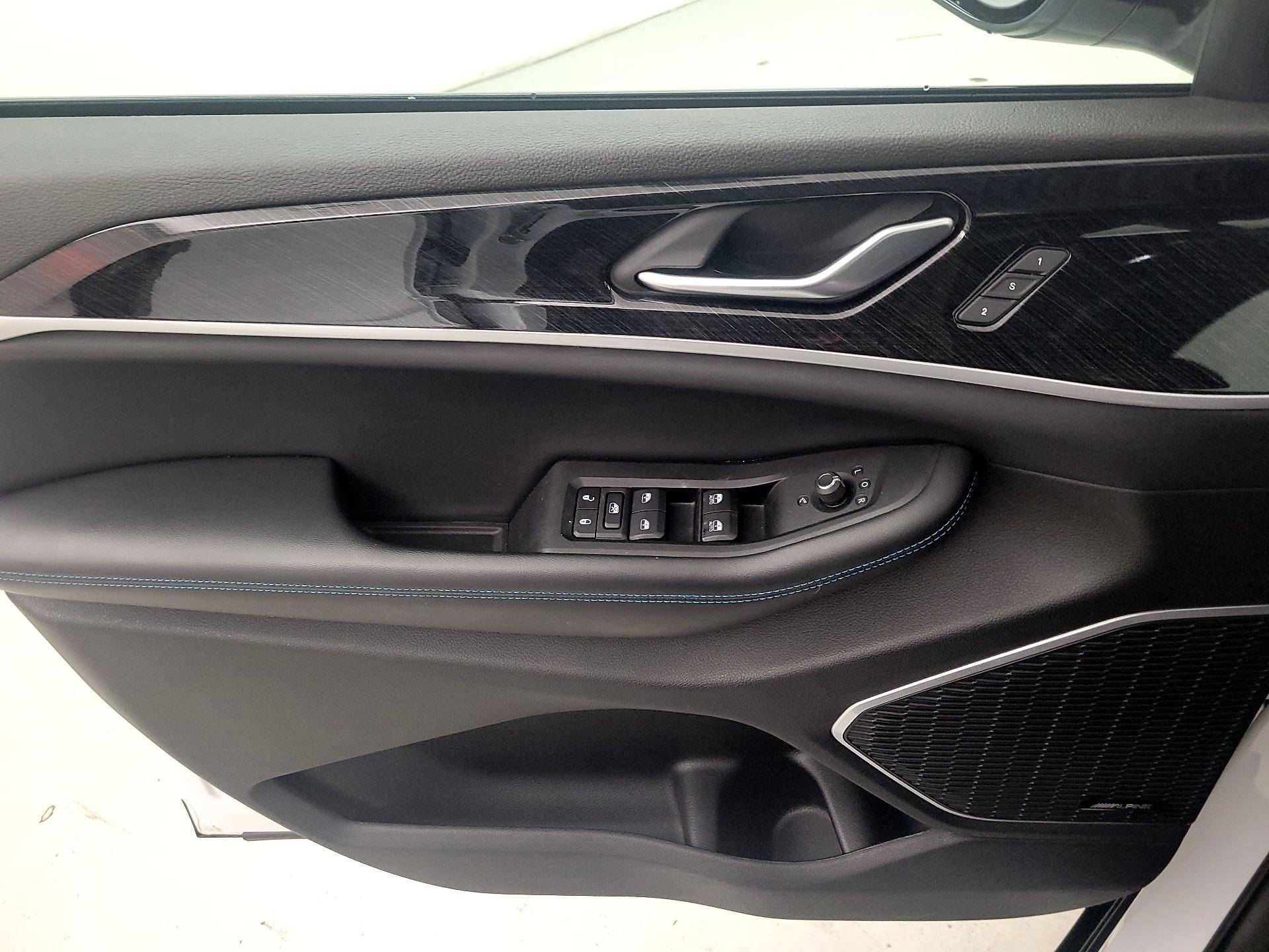 Thumbnail: 2022 Jeep Grand Cherokee - 12