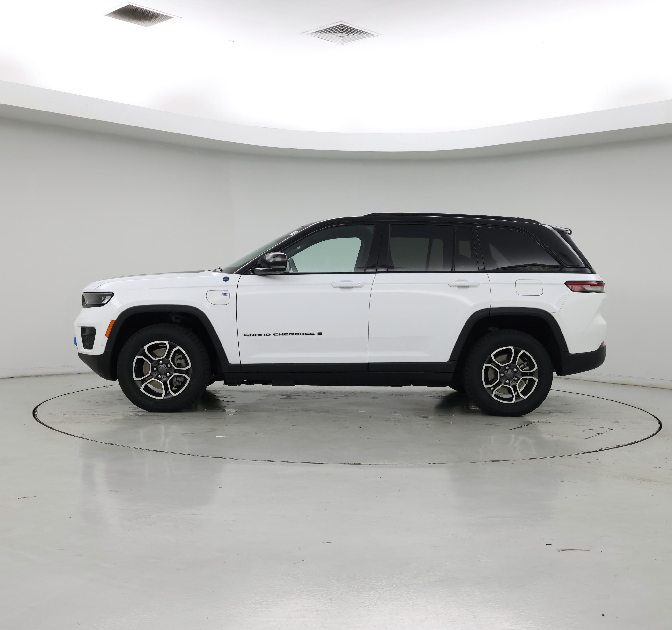 Thumbnail: 2022 Jeep Grand Cherokee - 3