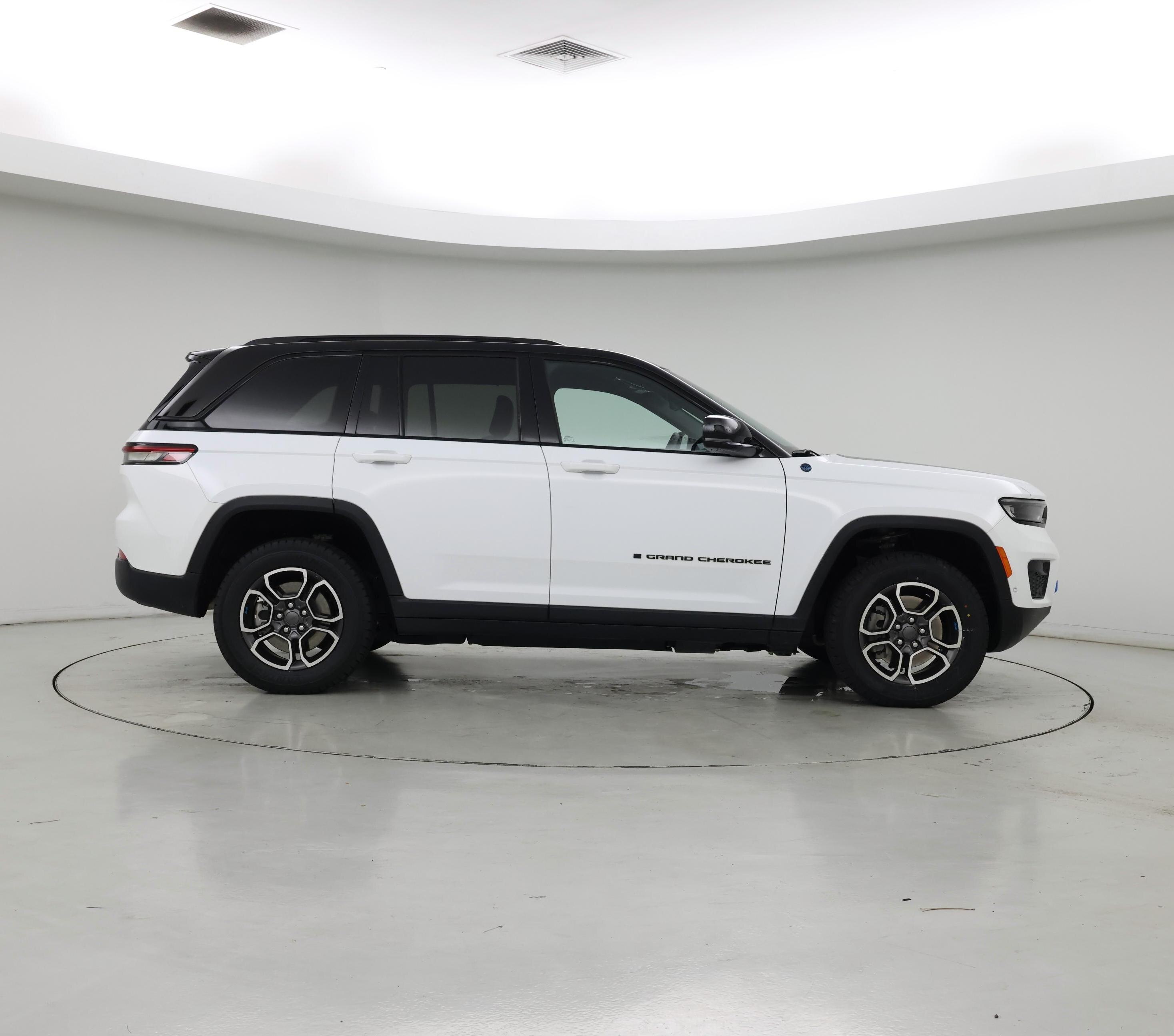 Thumbnail: 2022 Jeep Grand Cherokee - 7