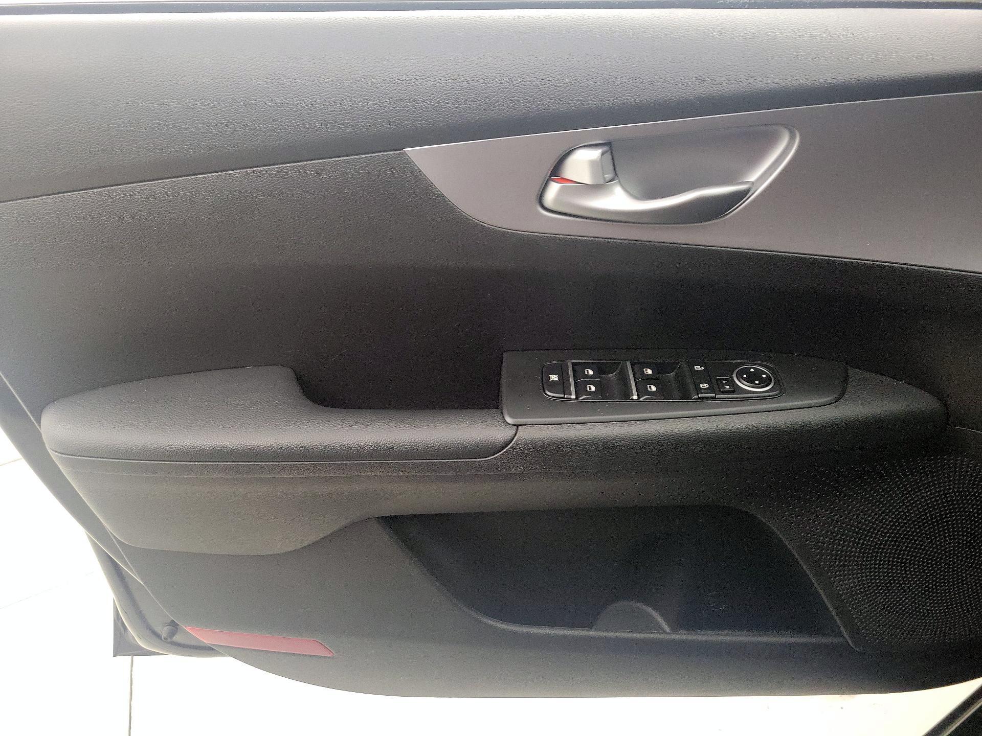 Thumbnail: 2023 Kia Forte - 12