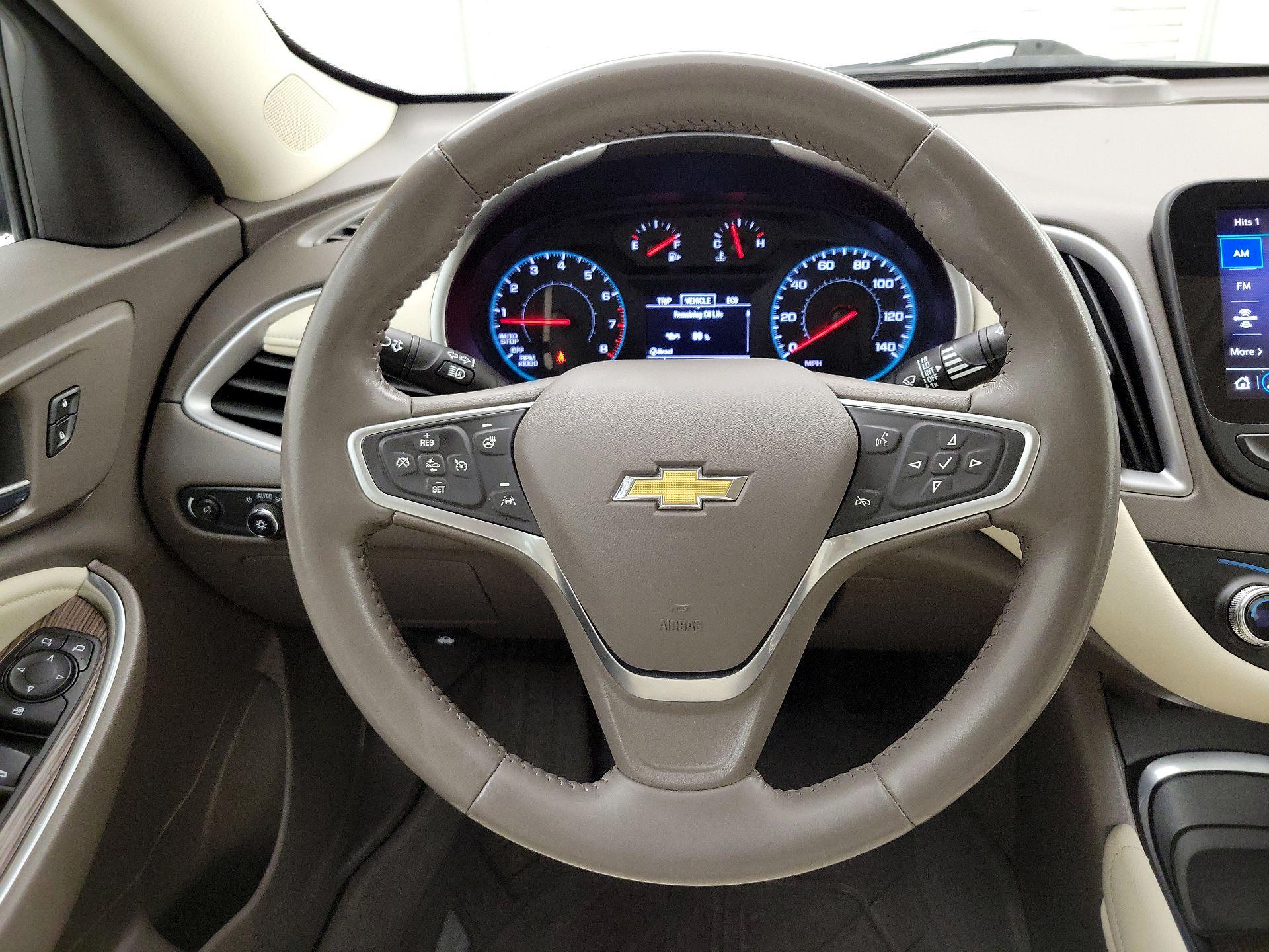 Thumbnail: 2022 Chevrolet Malibu - 10