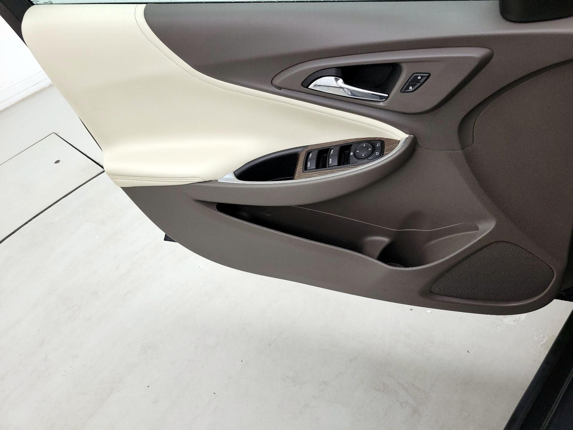 Thumbnail: 2022 Chevrolet Malibu - 12