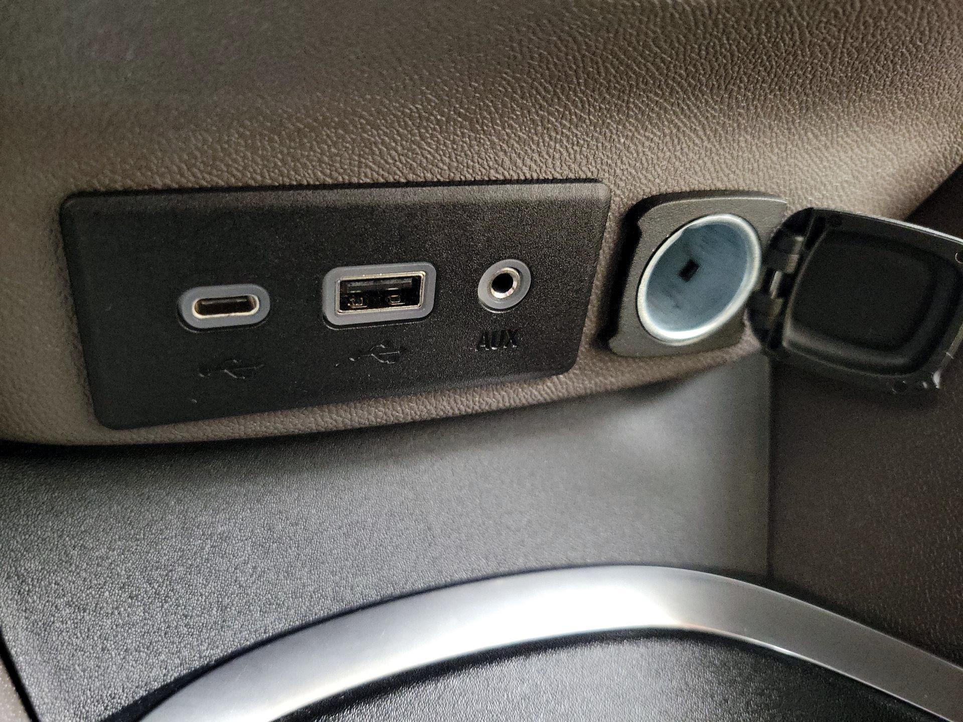 Thumbnail: 2022 Chevrolet Malibu - 18