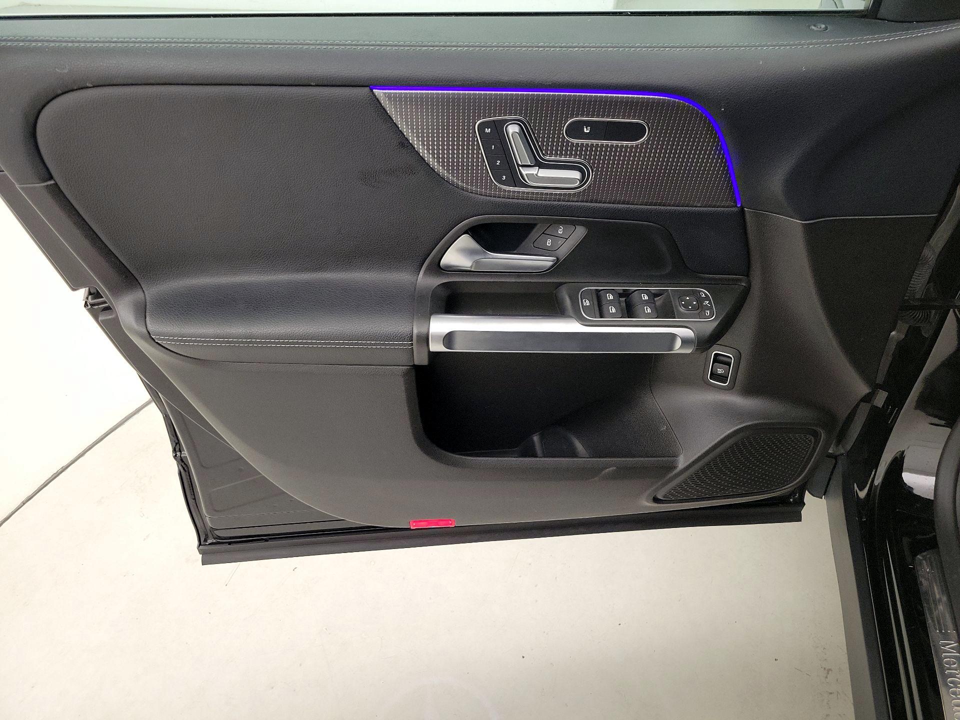 Thumbnail: 2020 Mercedes-Benz GLB - 12