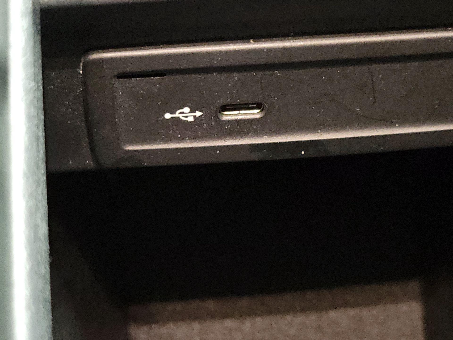 Thumbnail: 2020 Mercedes-Benz GLB - 18