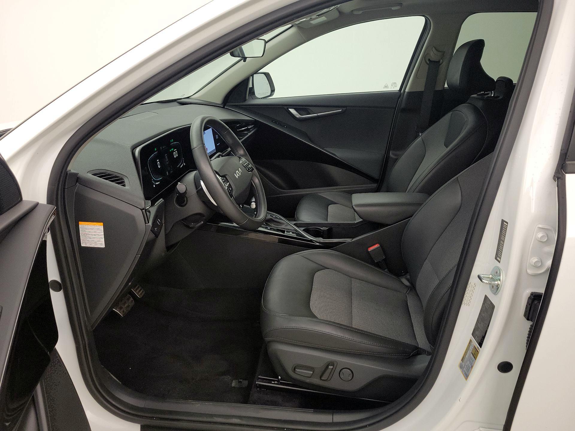 Thumbnail: 2023 Kia Niro - 11