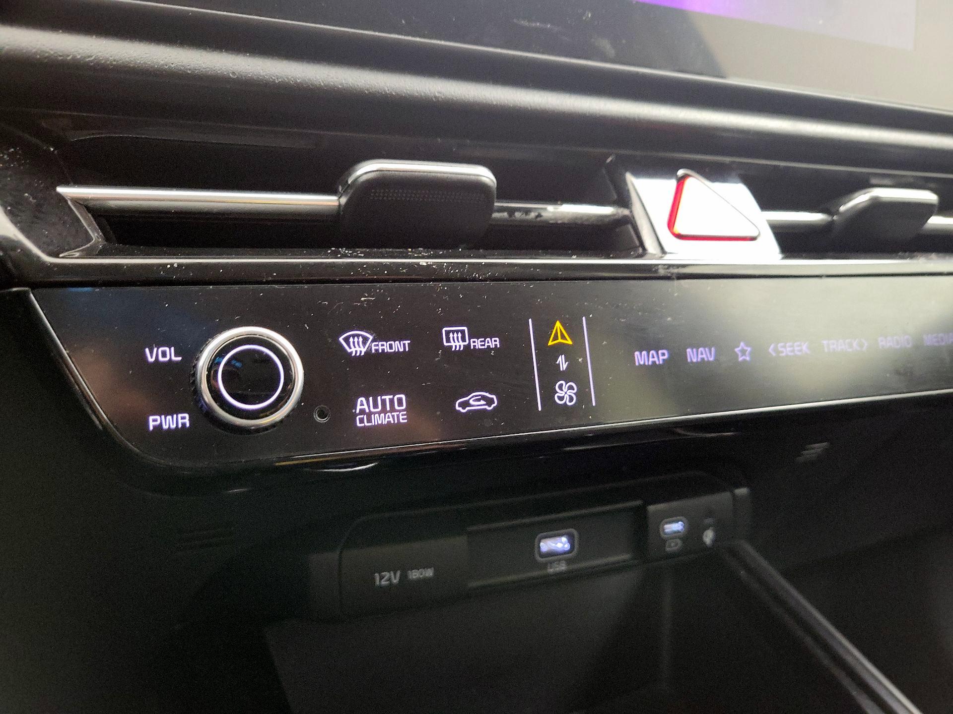 Thumbnail: 2023 Kia Niro - 17