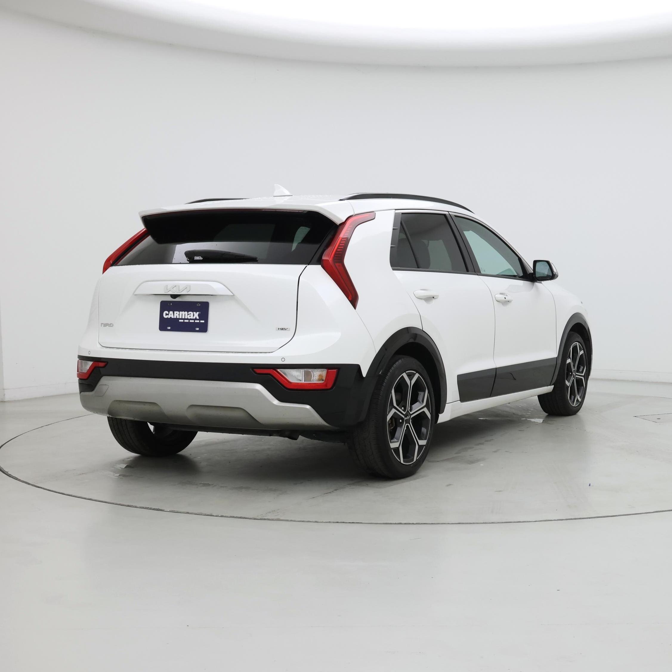 Thumbnail: 2023 Kia Niro - 8