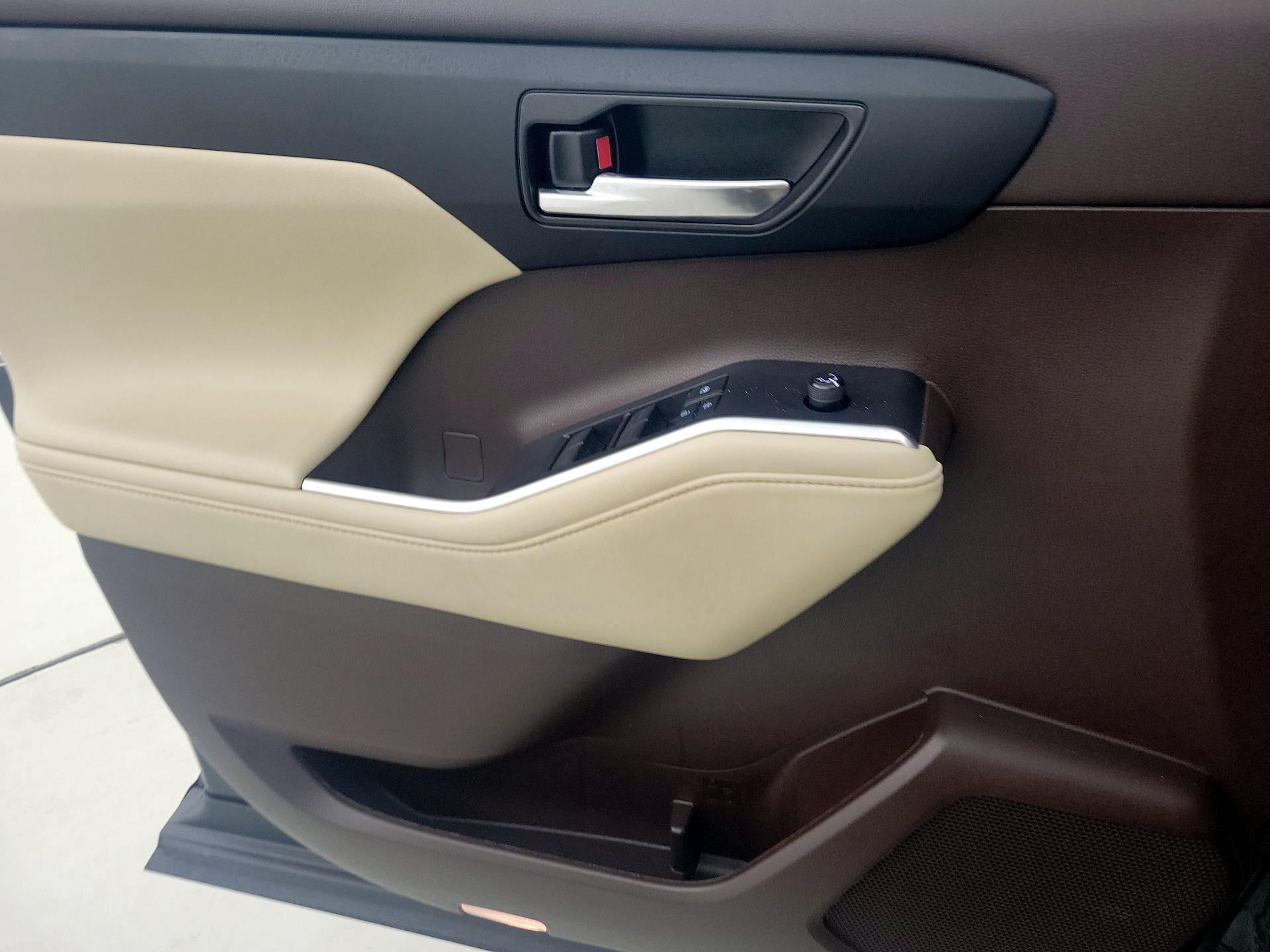 Thumbnail: 2021 Toyota Highlander - 12