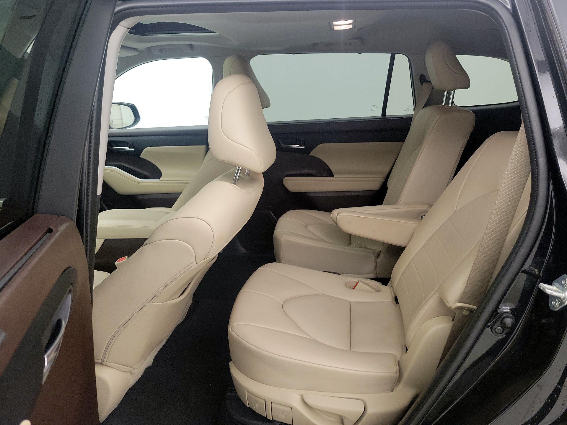 Thumbnail: 2021 Toyota Highlander - 20