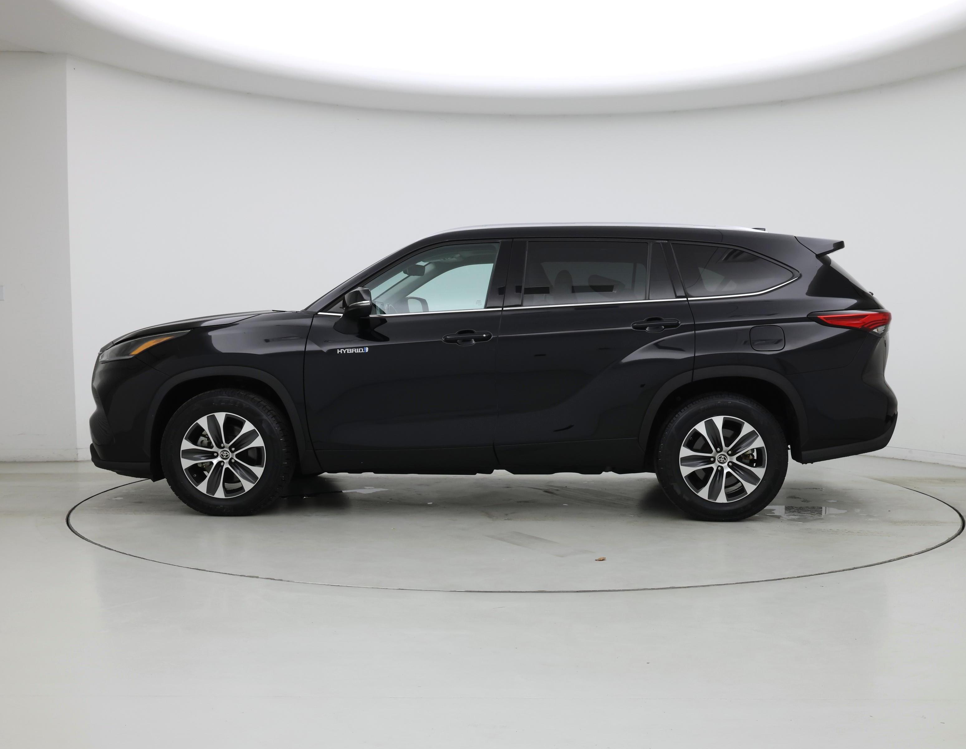 Thumbnail: 2021 Toyota Highlander - 3