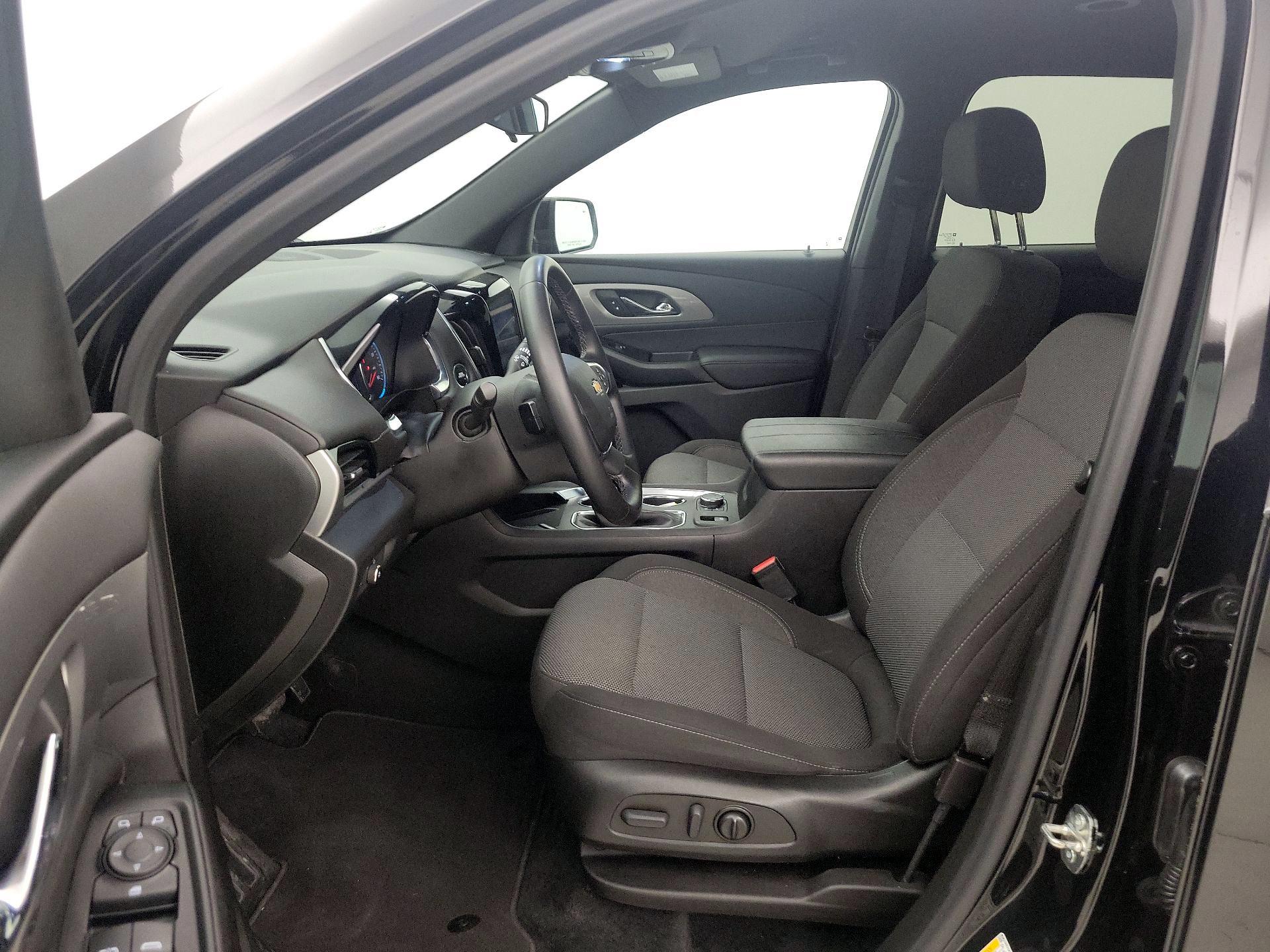 Thumbnail: 2023 Chevrolet Traverse - 11