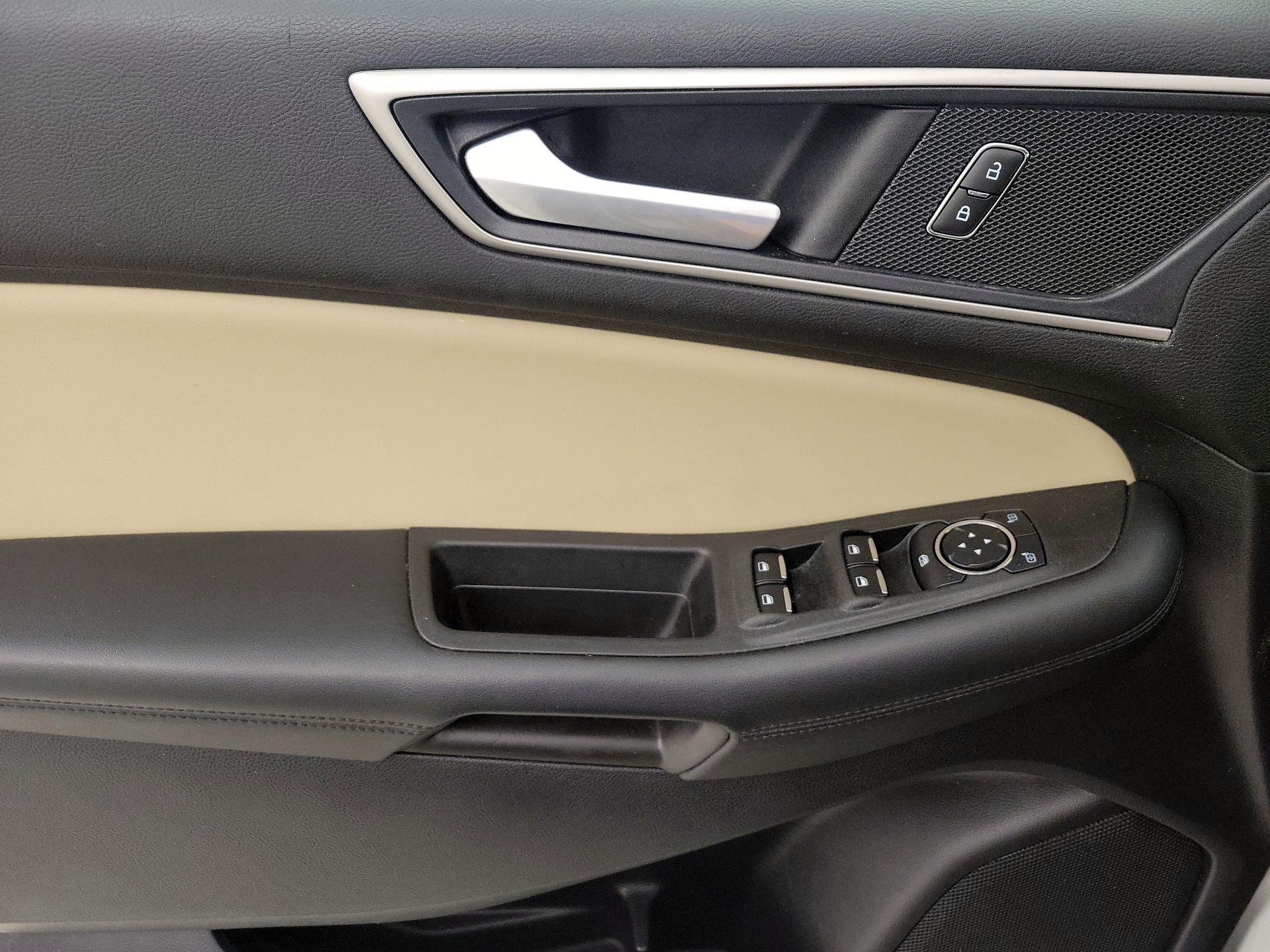 Thumbnail: 2021 Ford Edge - 12