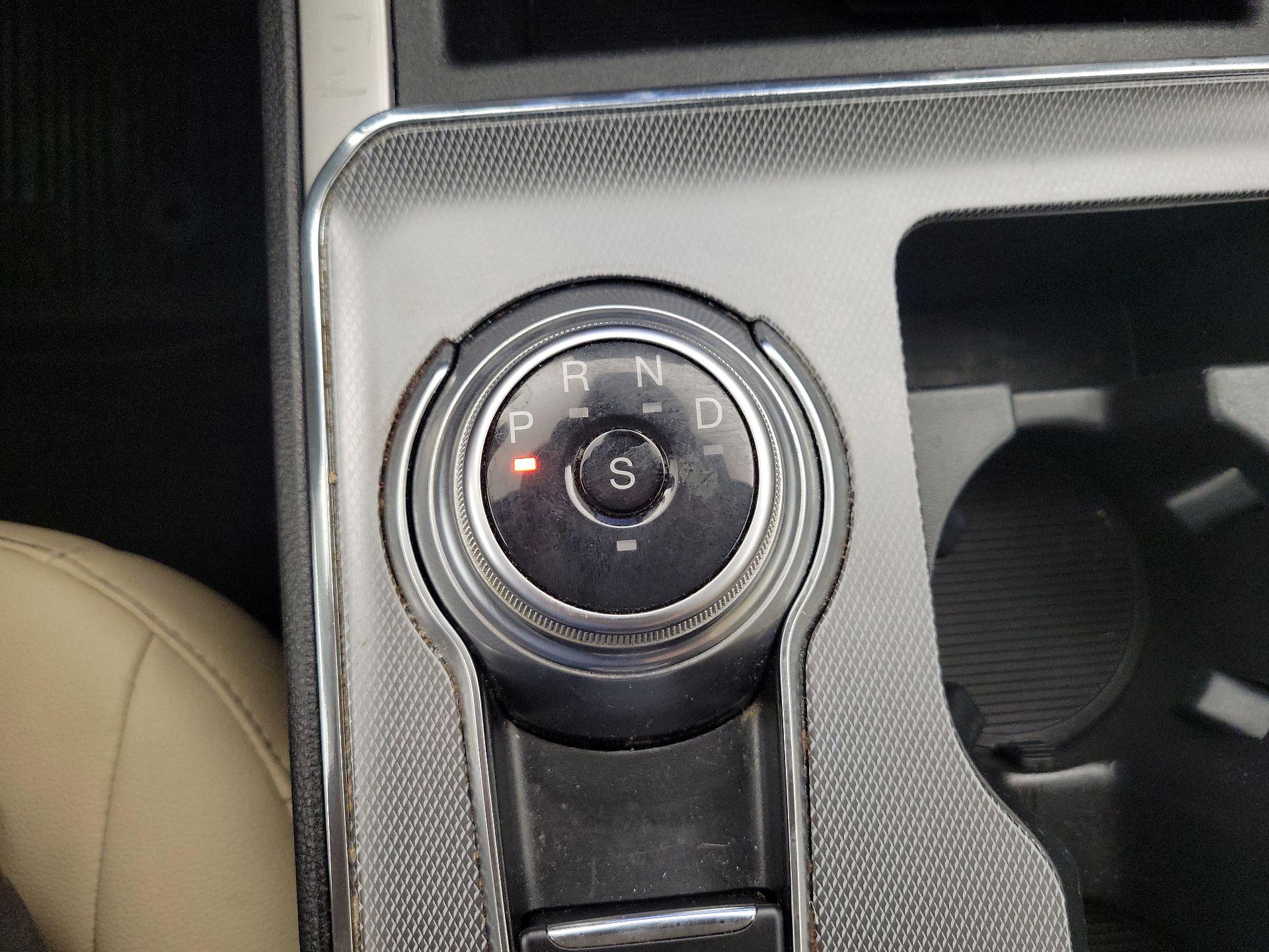 Thumbnail: 2021 Ford Edge - 17