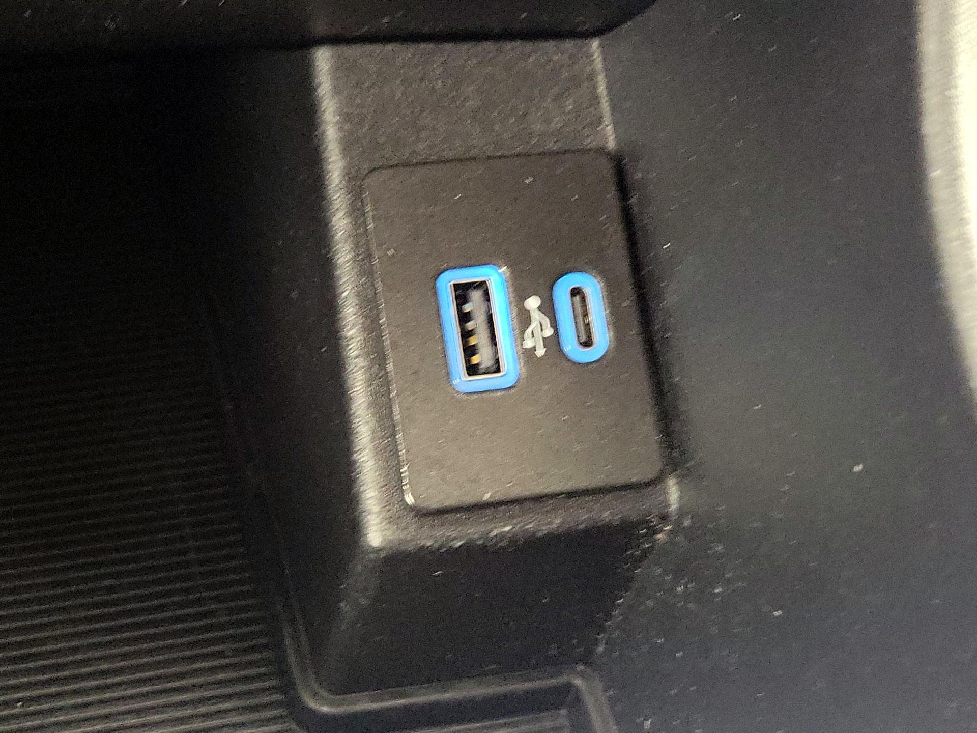 Thumbnail: 2021 Ford Edge - 18