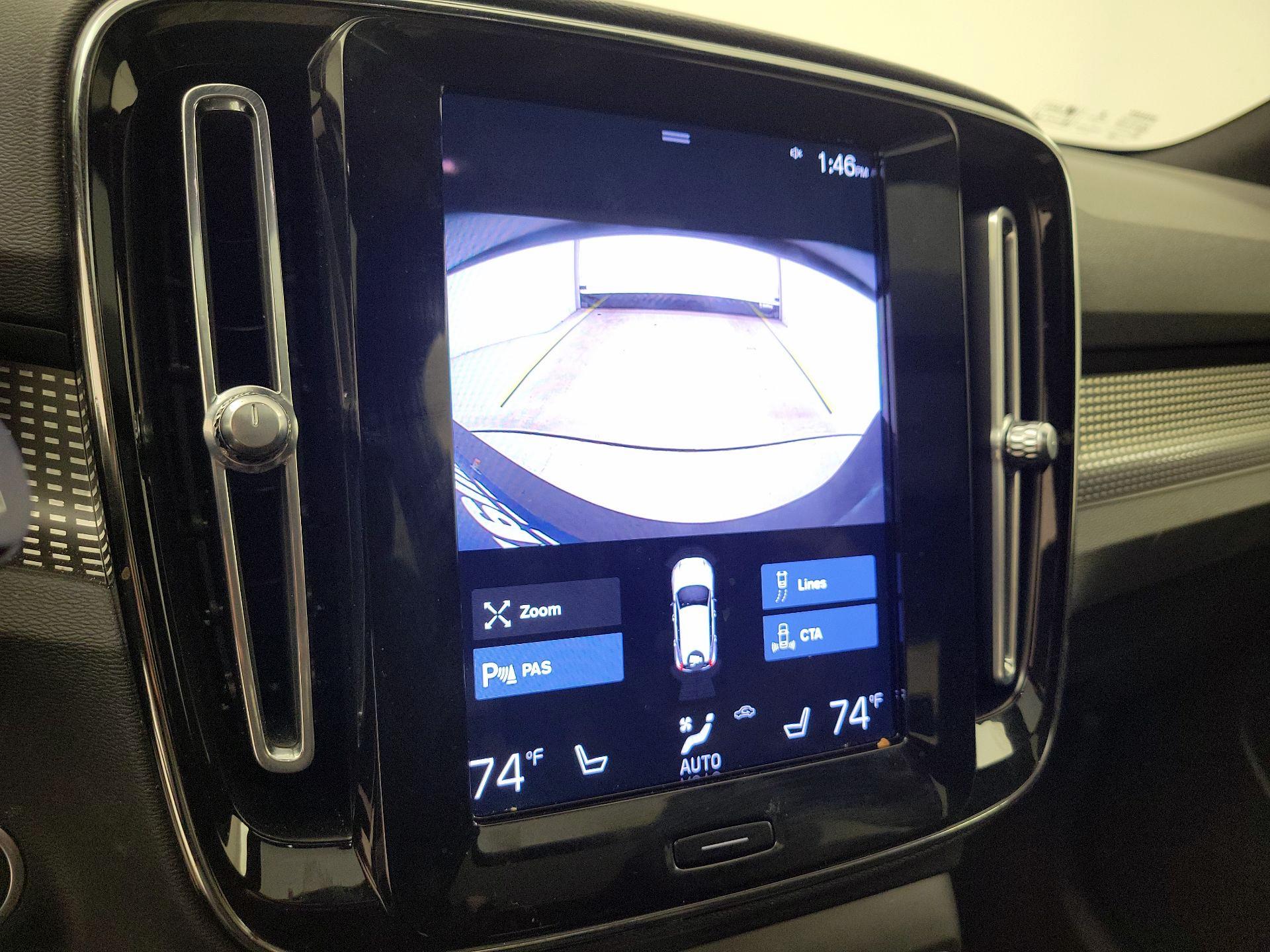 Thumbnail: 2022 Volvo XC40 - 14