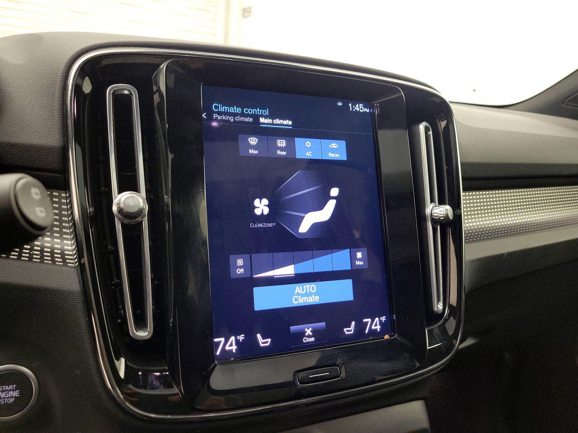 Thumbnail: 2022 Volvo XC40 - 16