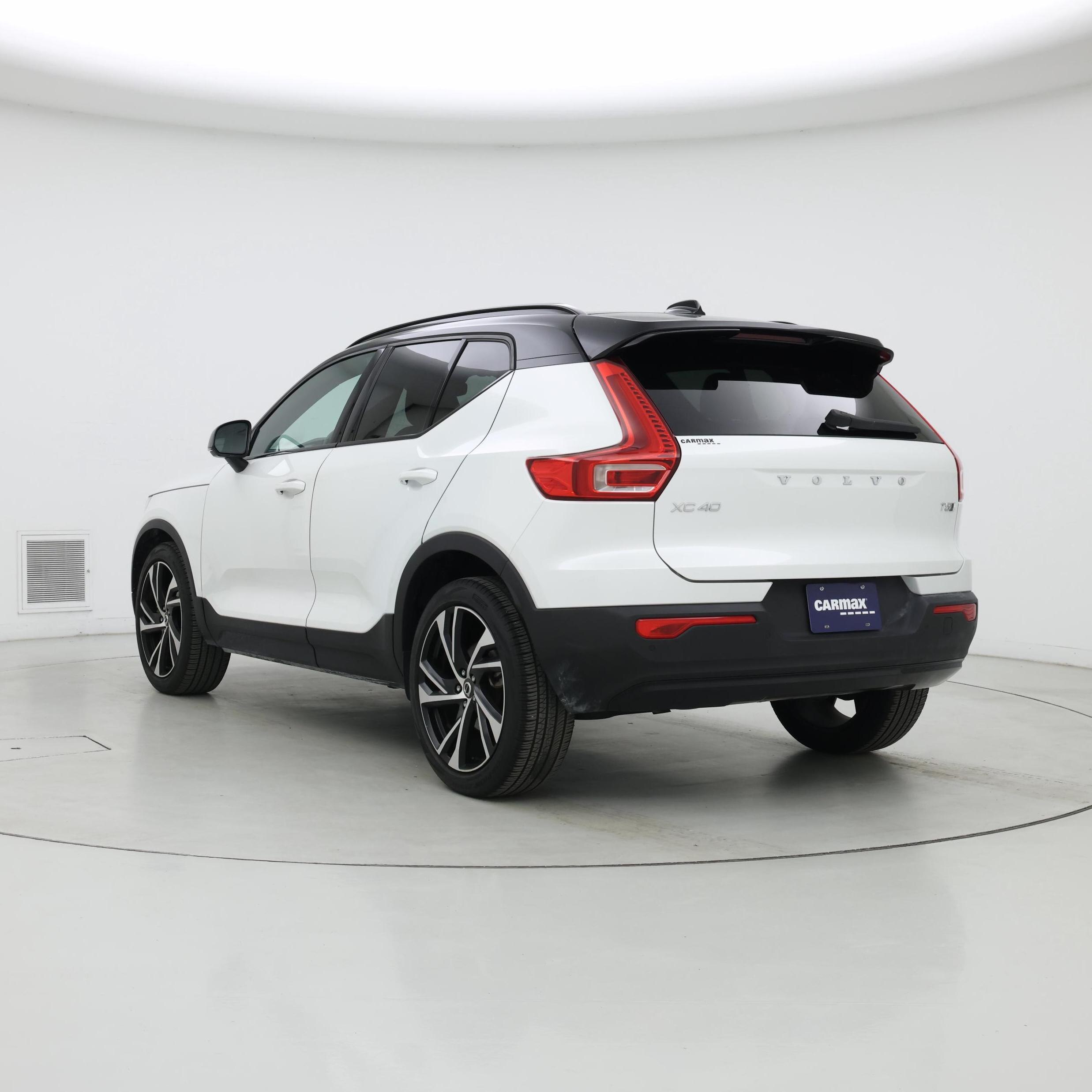 Thumbnail: 2022 Volvo XC40 - 2