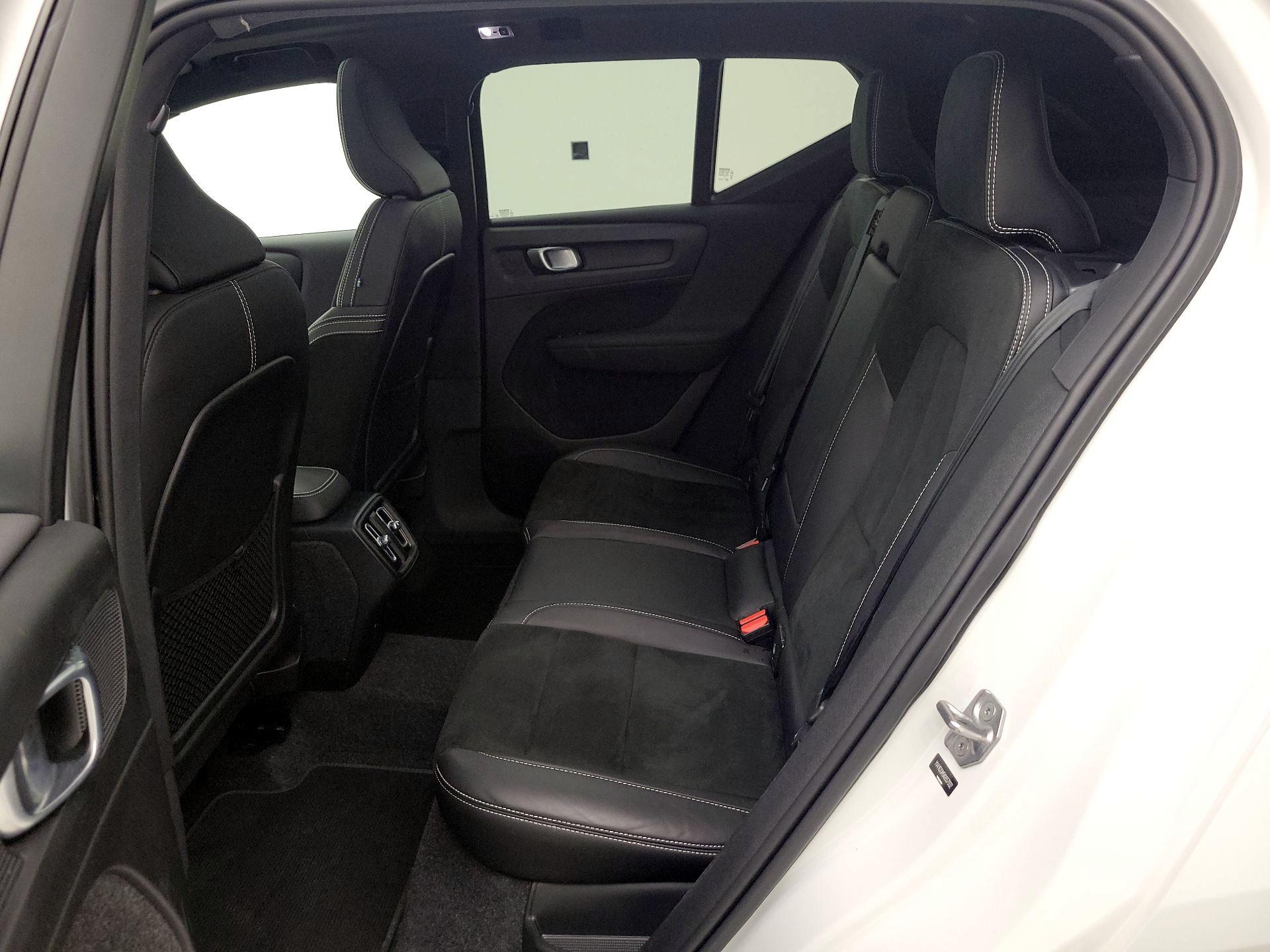 Thumbnail: 2022 Volvo XC40 - 20