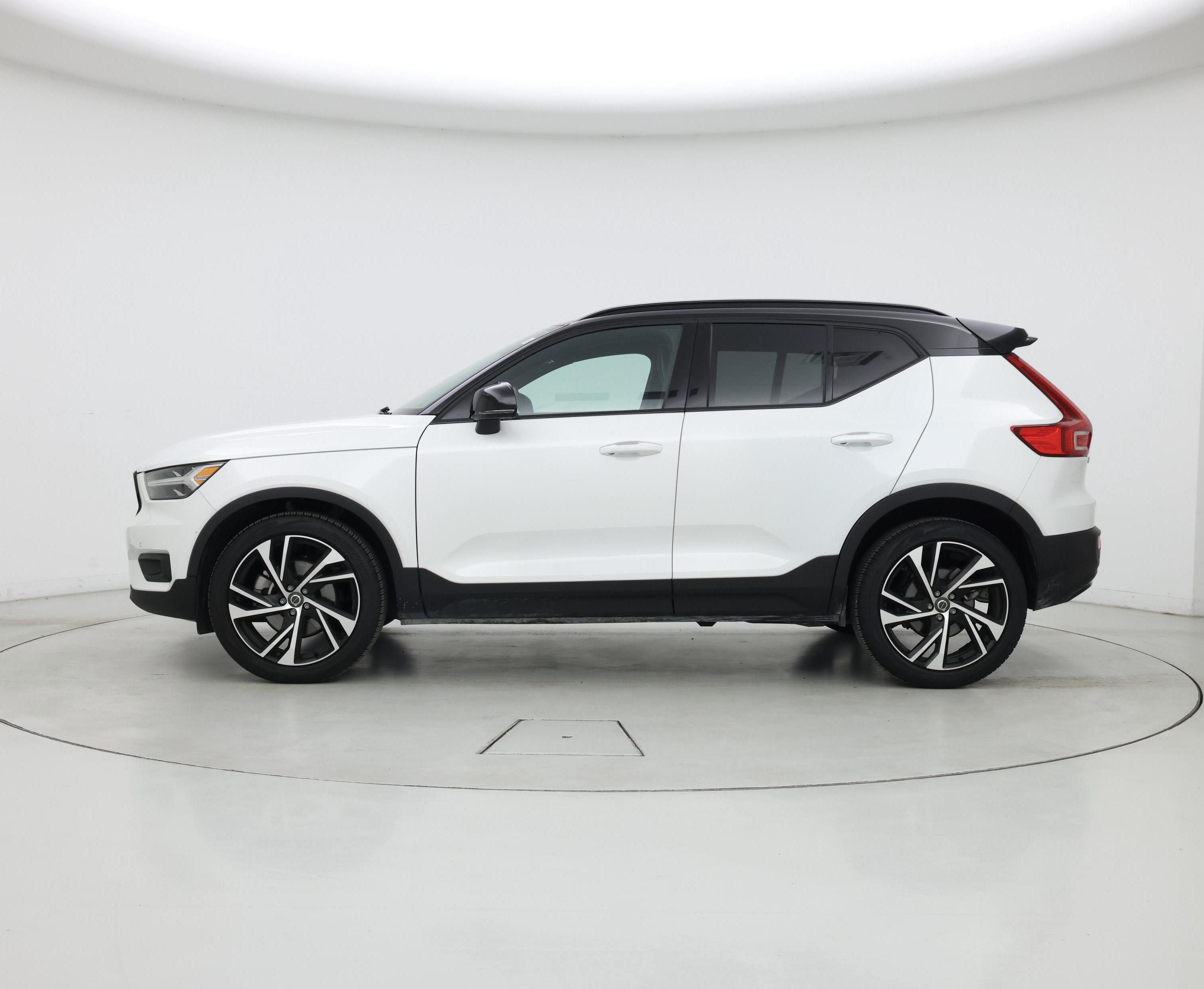 Thumbnail: 2022 Volvo XC40 - 3