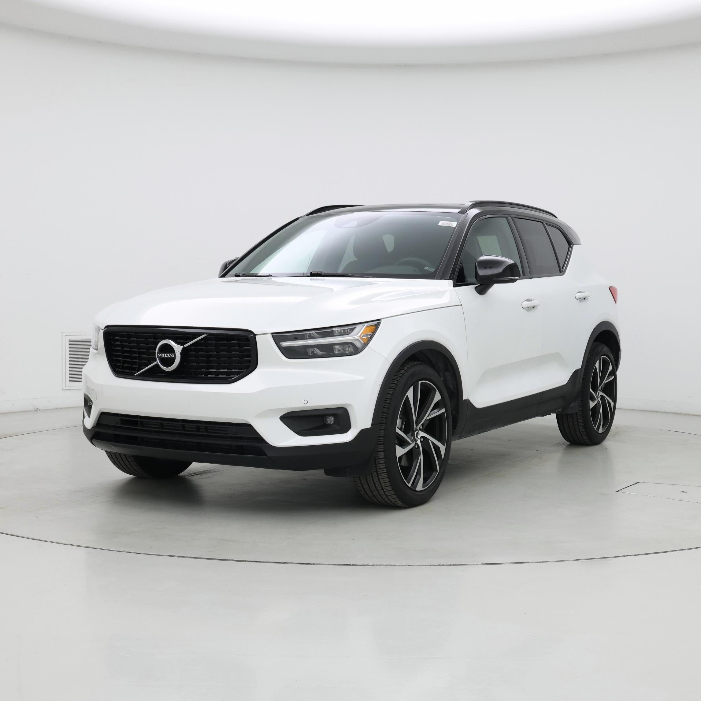 Thumbnail: 2022 Volvo XC40 - 4