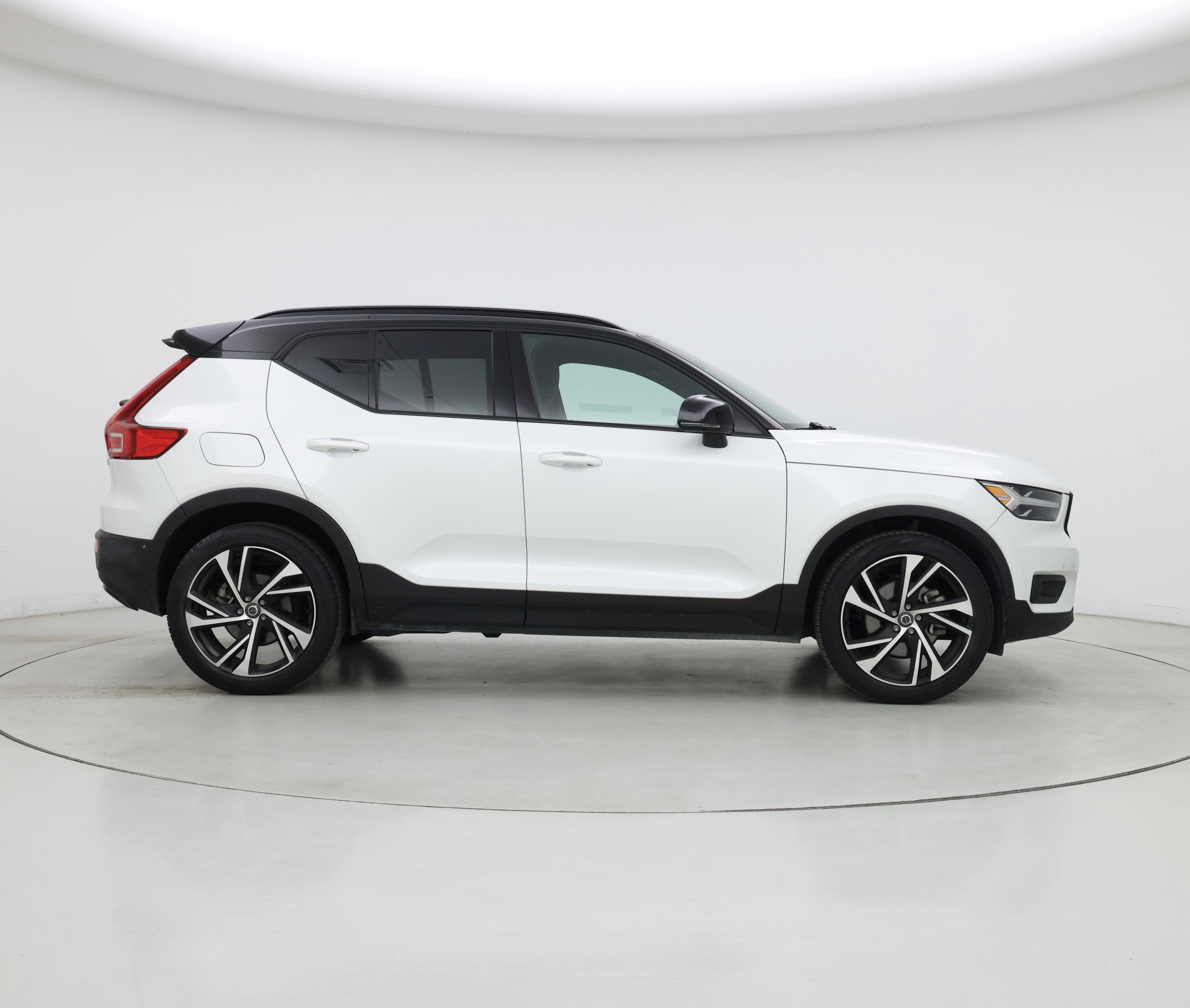Thumbnail: 2022 Volvo XC40 - 7