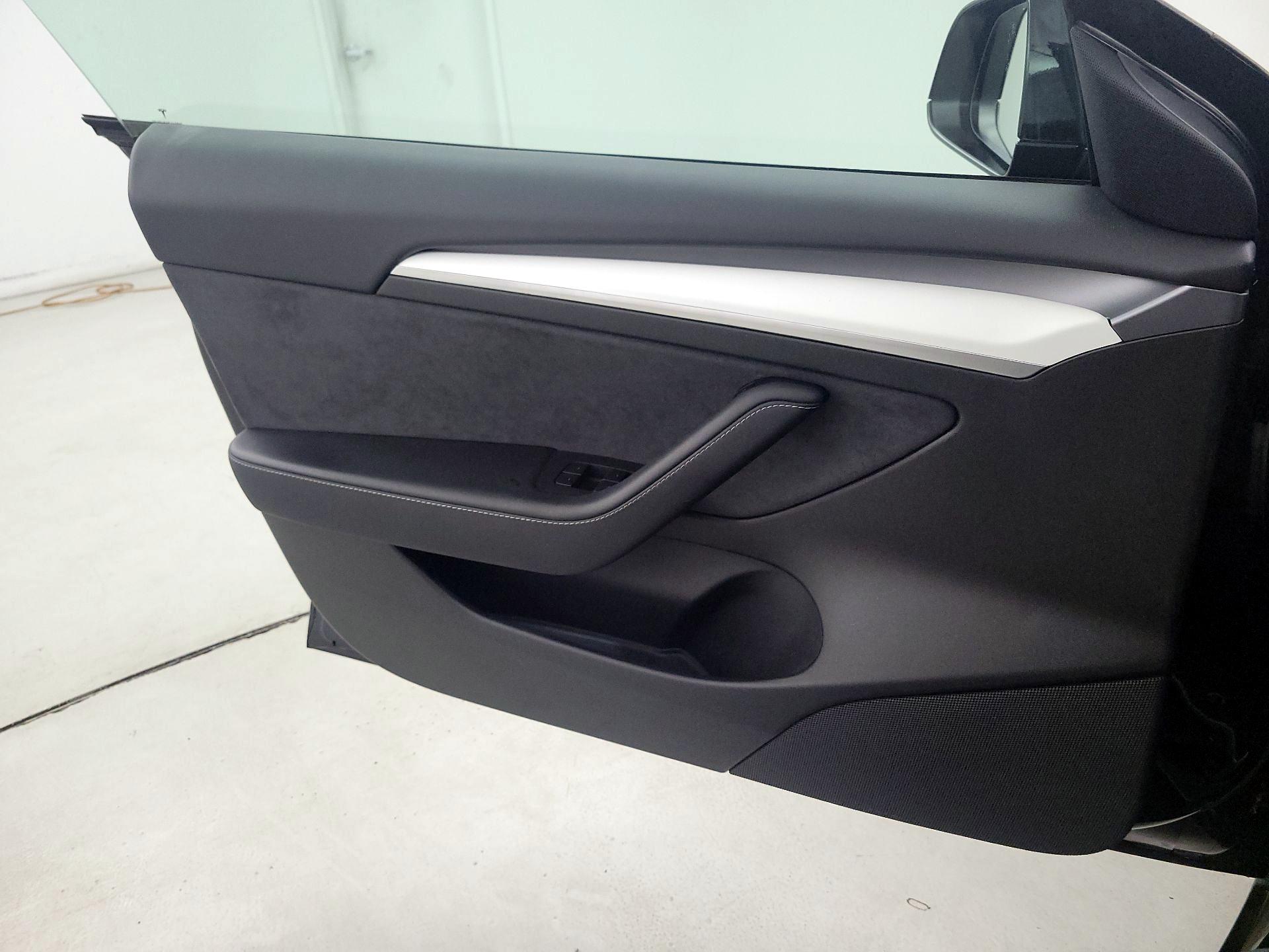 Thumbnail: 2021 Tesla Model 3 - 12