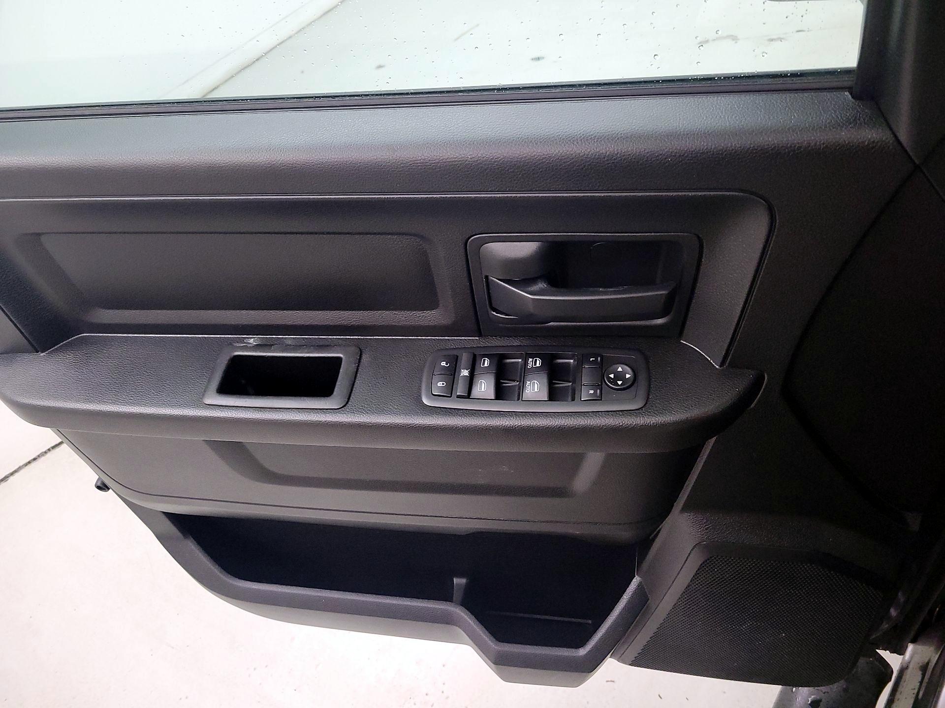 Thumbnail: 2019 RAM 1500 Classic - 12