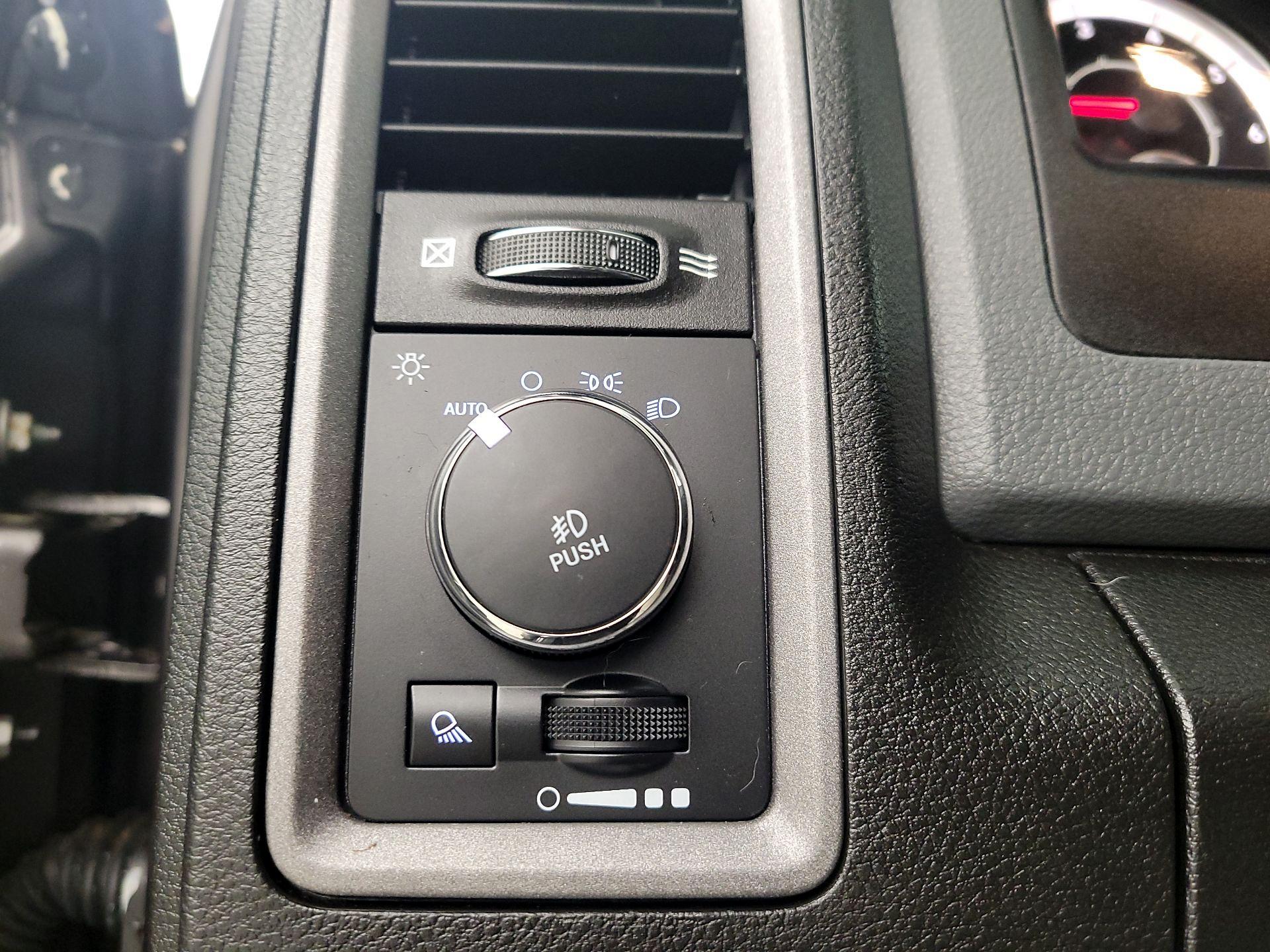 Thumbnail: 2019 RAM 1500 Classic - 13