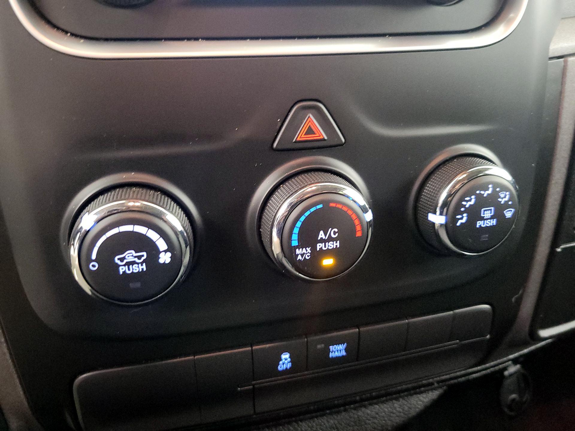 Thumbnail: 2019 RAM 1500 Classic - 16