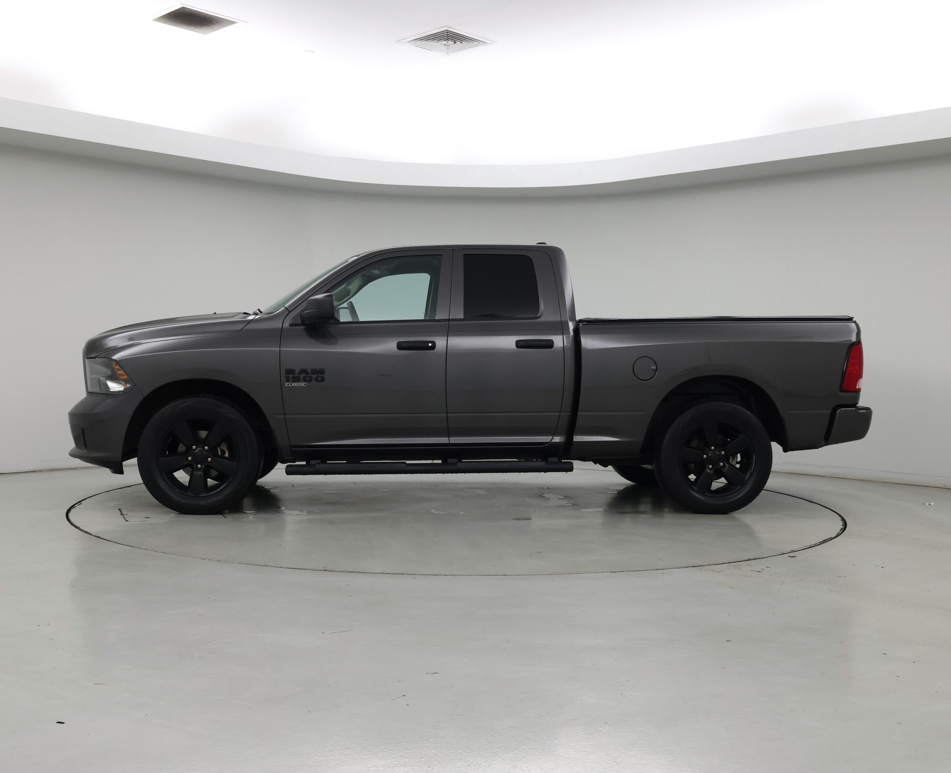 Thumbnail: 2019 RAM 1500 Classic - 3