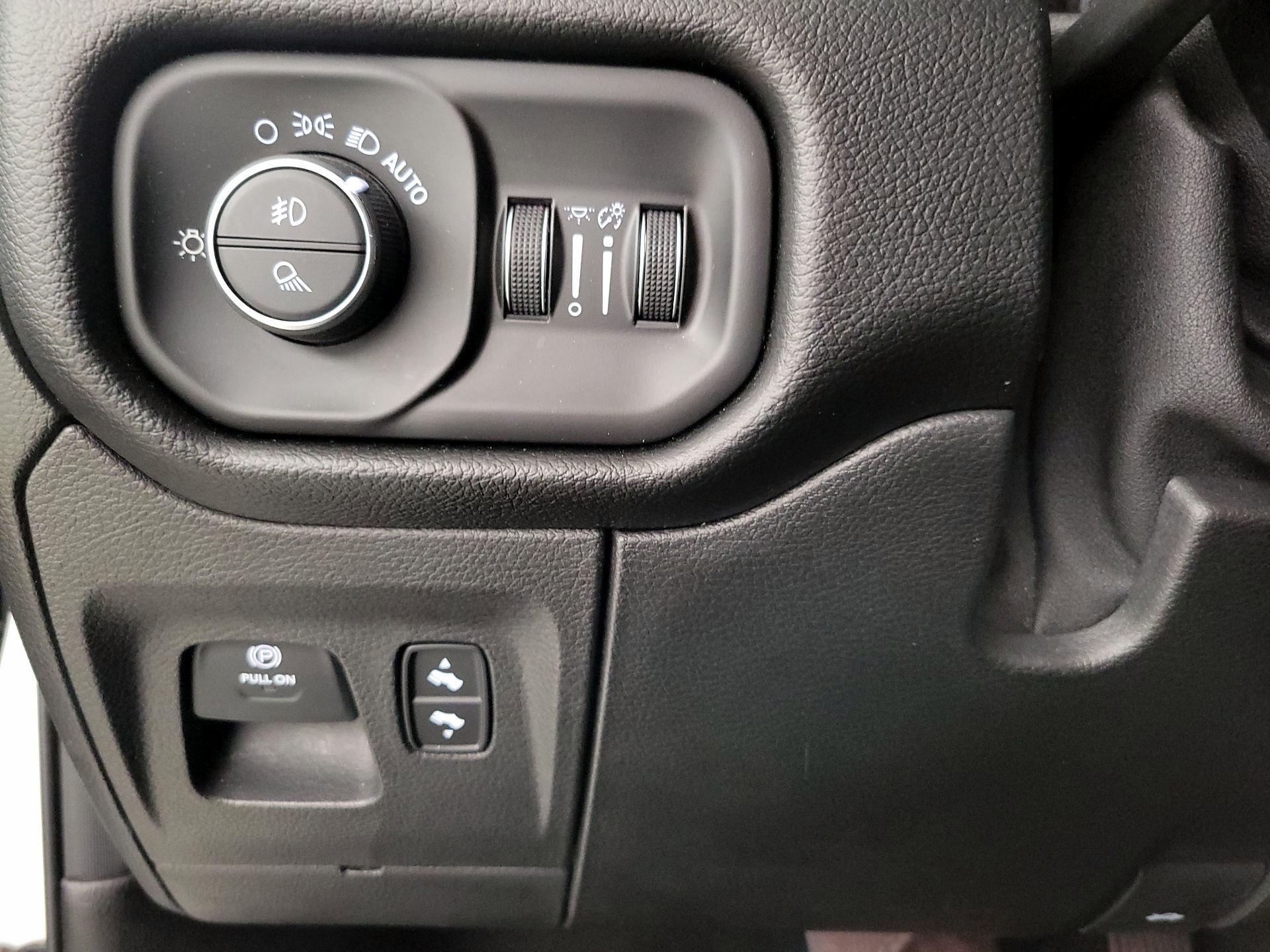 Thumbnail: 2019 RAM 1500 - 13