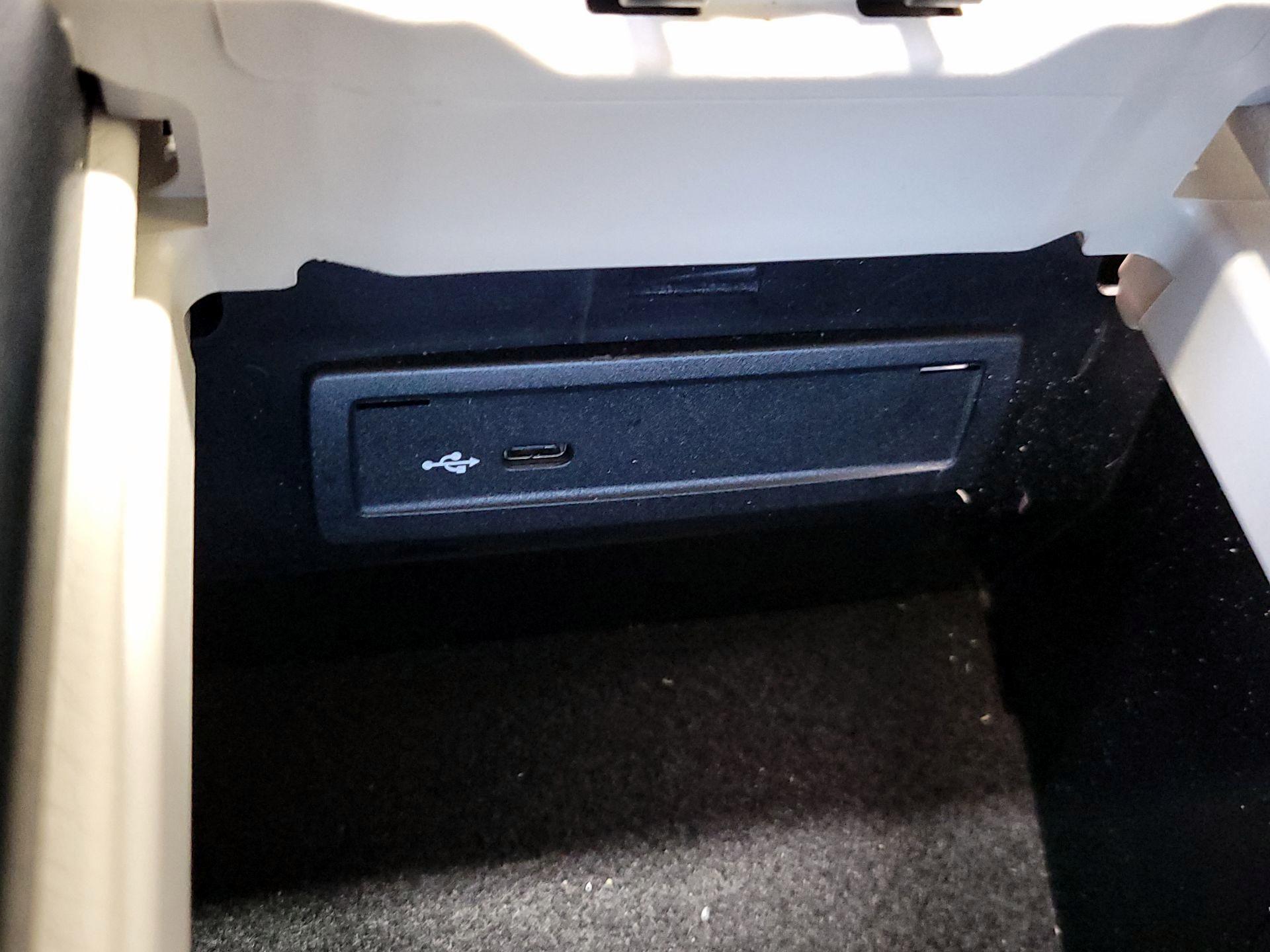 Thumbnail: 2022 Mercedes-Benz E-Class - 19