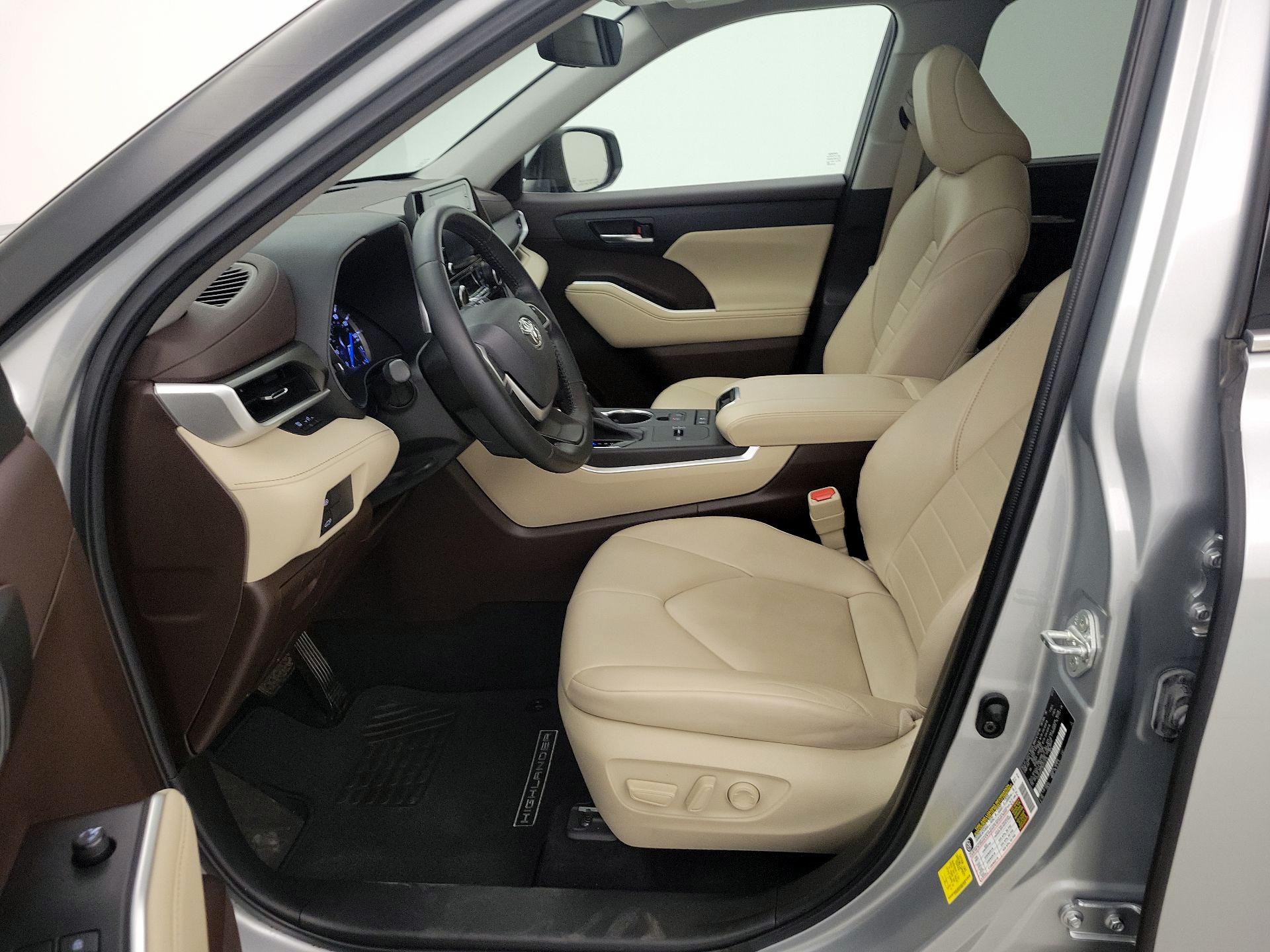 Thumbnail: 2022 Toyota Highlander - 11