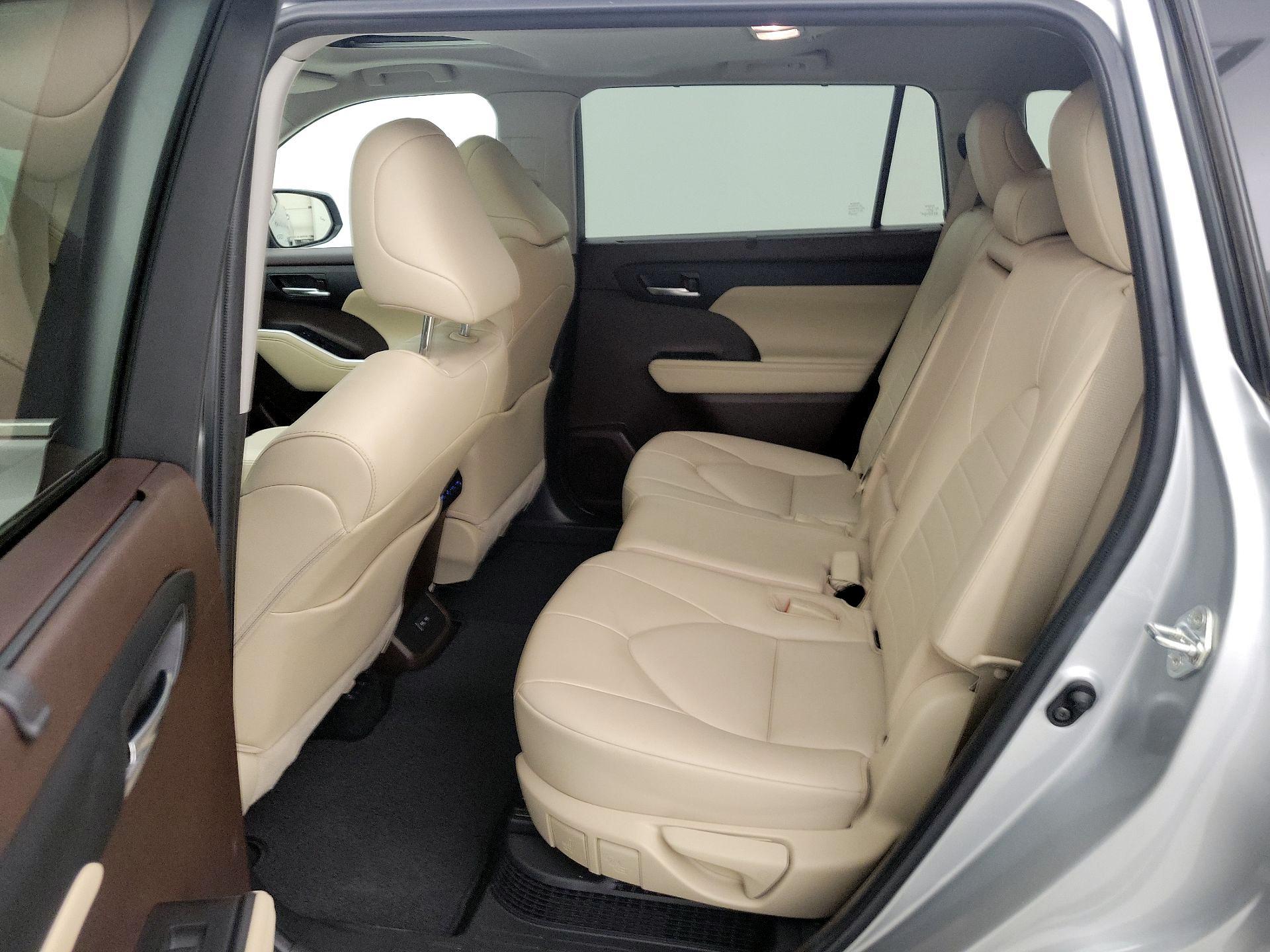 Thumbnail: 2022 Toyota Highlander - 20