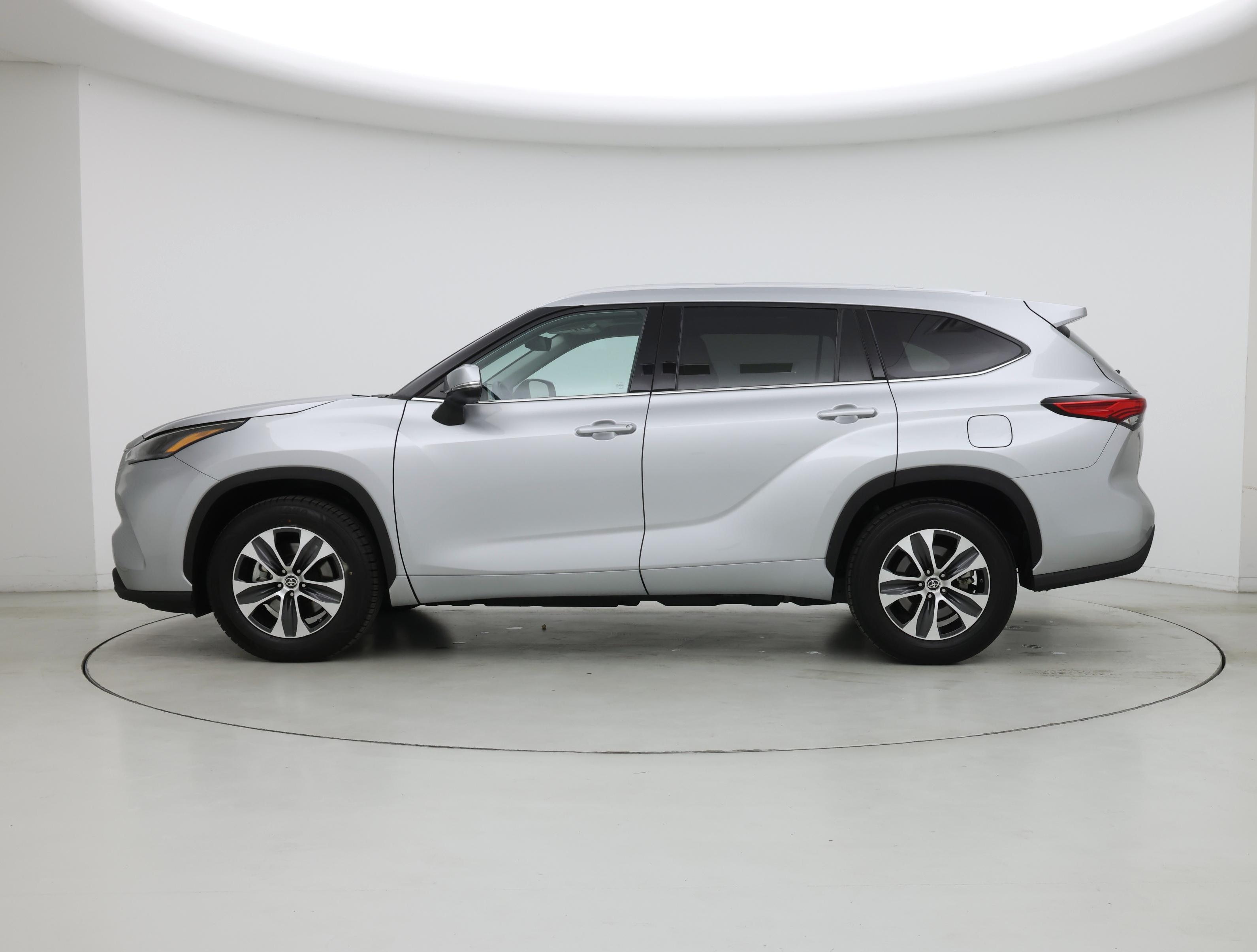 Thumbnail: 2022 Toyota Highlander - 3