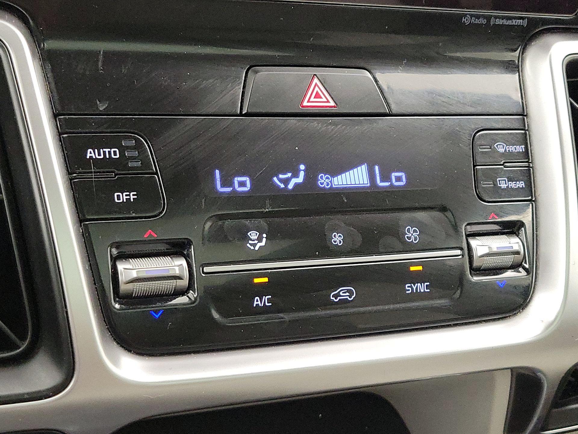 Thumbnail: 2022 Kia Sorento - 16