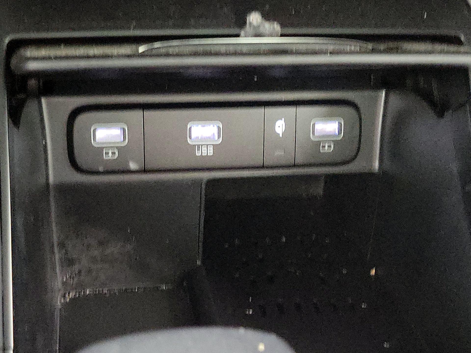 Thumbnail: 2022 Kia Sorento - 18