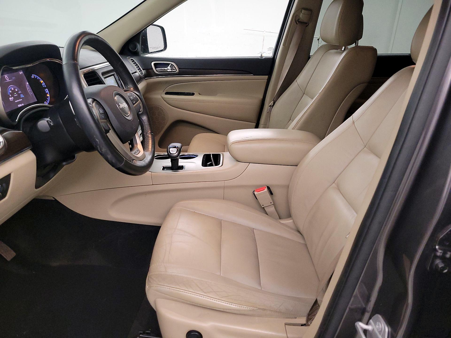 Thumbnail: 2015 Jeep Grand Cherokee - 11