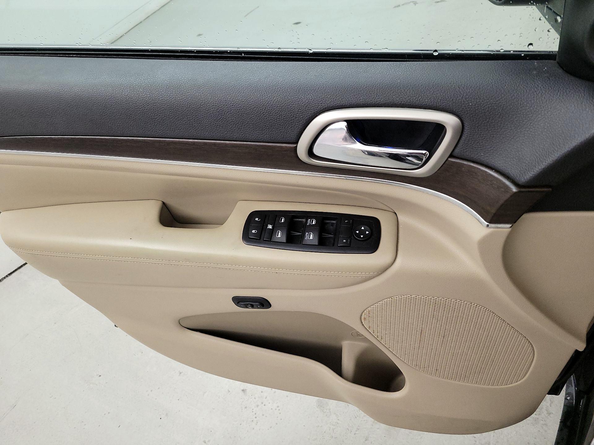 Thumbnail: 2015 Jeep Grand Cherokee - 12