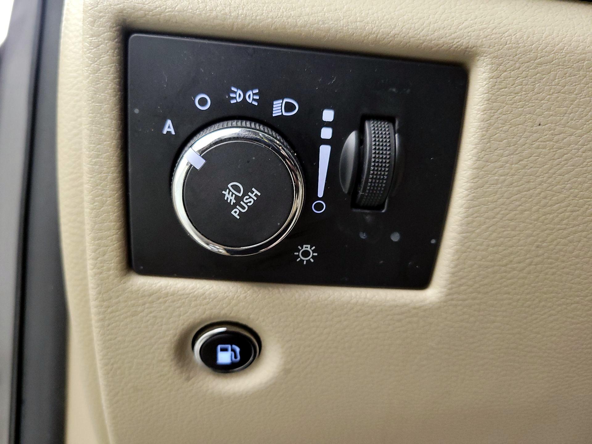 Thumbnail: 2015 Jeep Grand Cherokee - 13