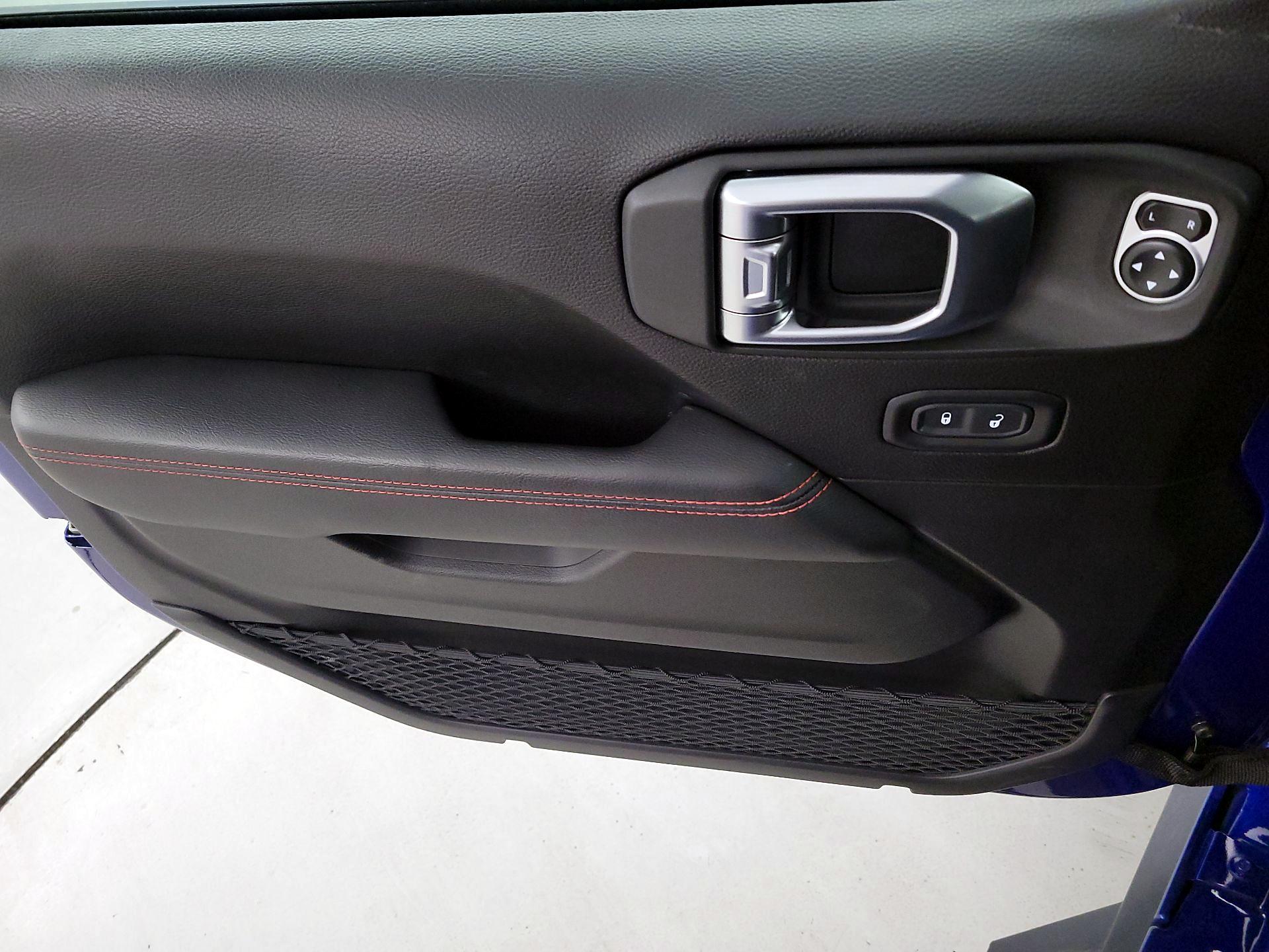 Thumbnail: 2019 Jeep Wrangler - 12