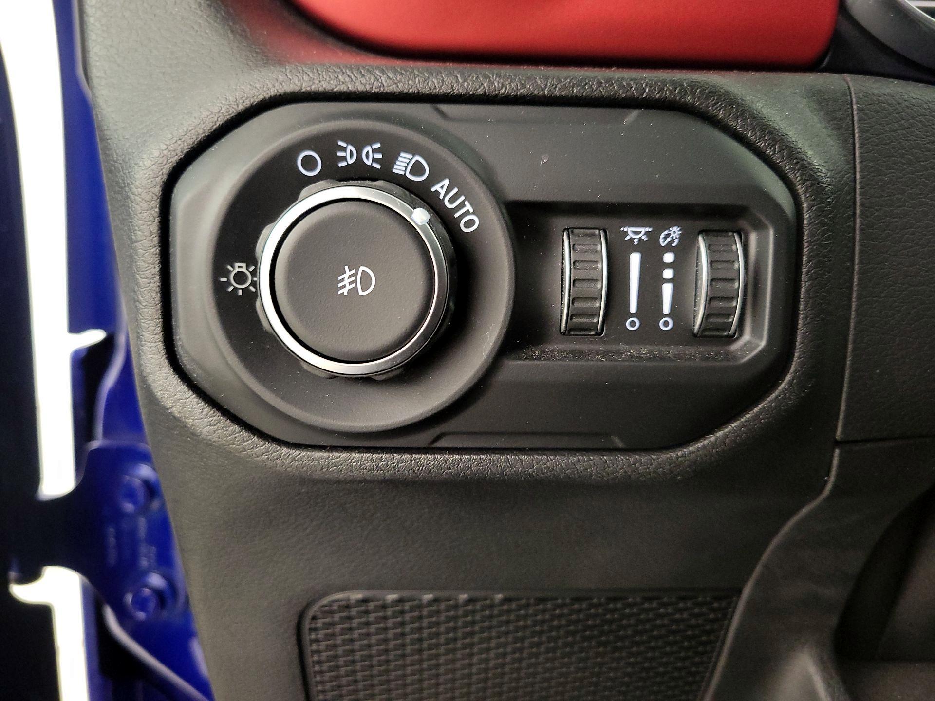 Thumbnail: 2019 Jeep Wrangler - 13