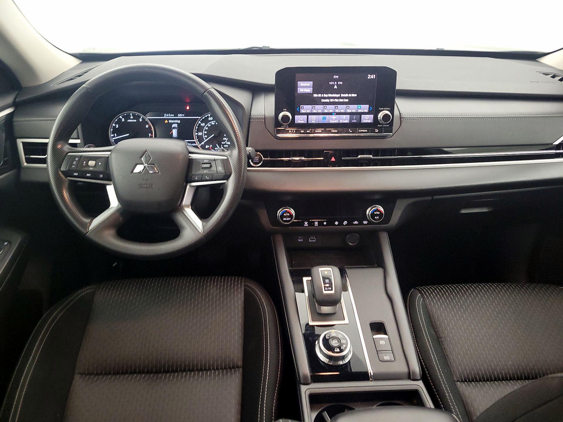 Thumbnail: 2022 Mitsubishi Outlander - 9