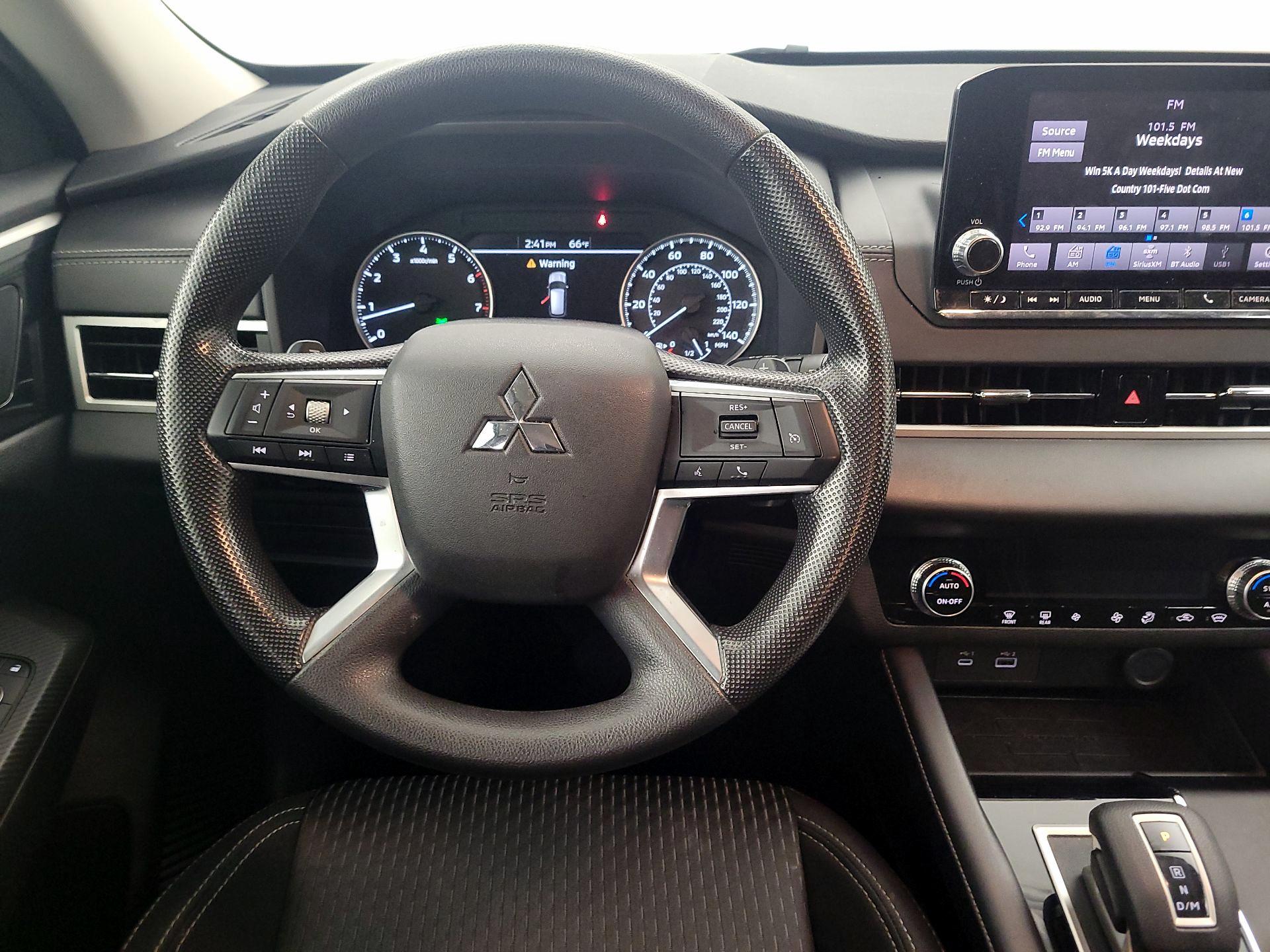 Thumbnail: 2022 Mitsubishi Outlander - 10