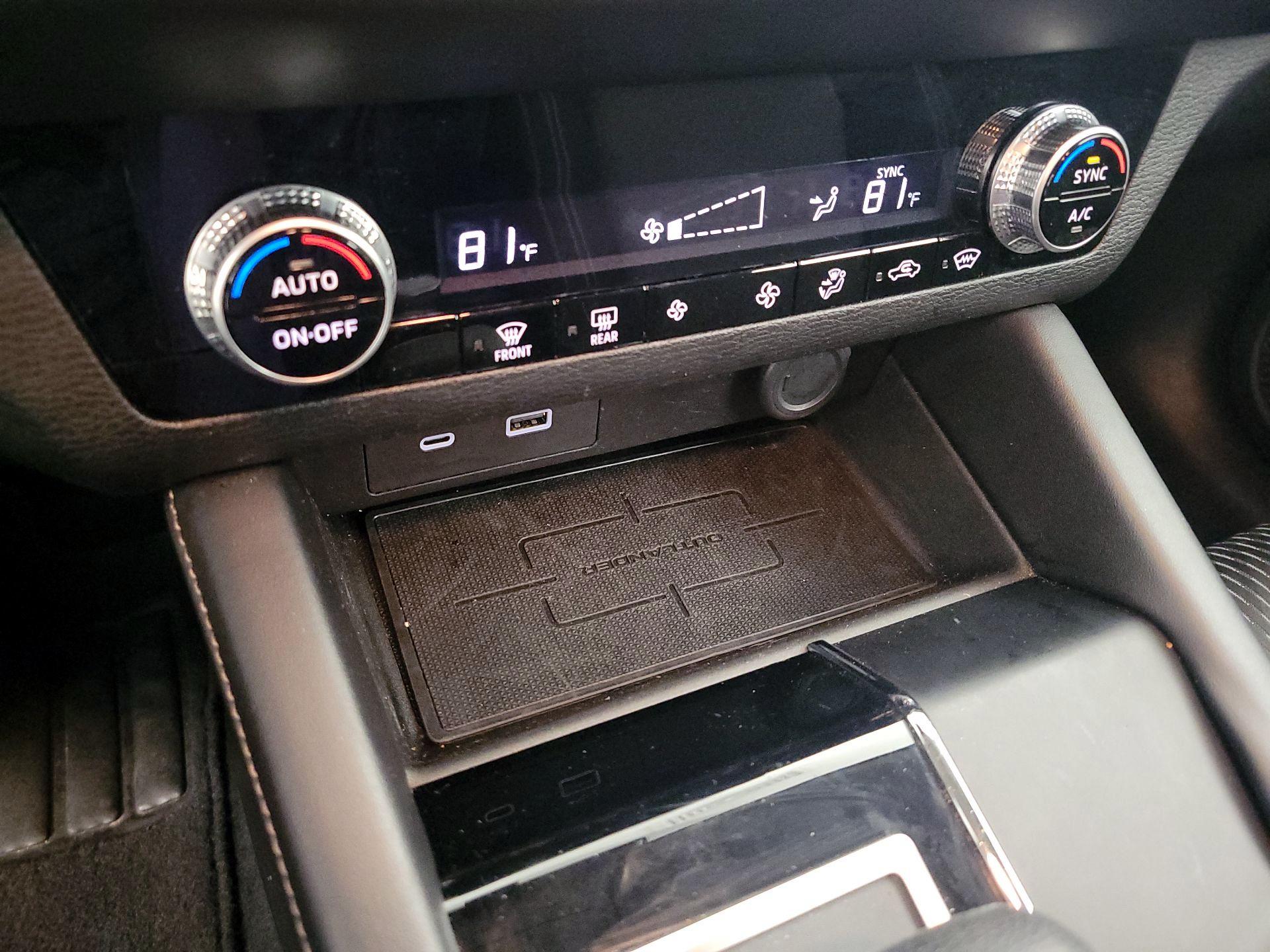 Thumbnail: 2022 Mitsubishi Outlander - 16