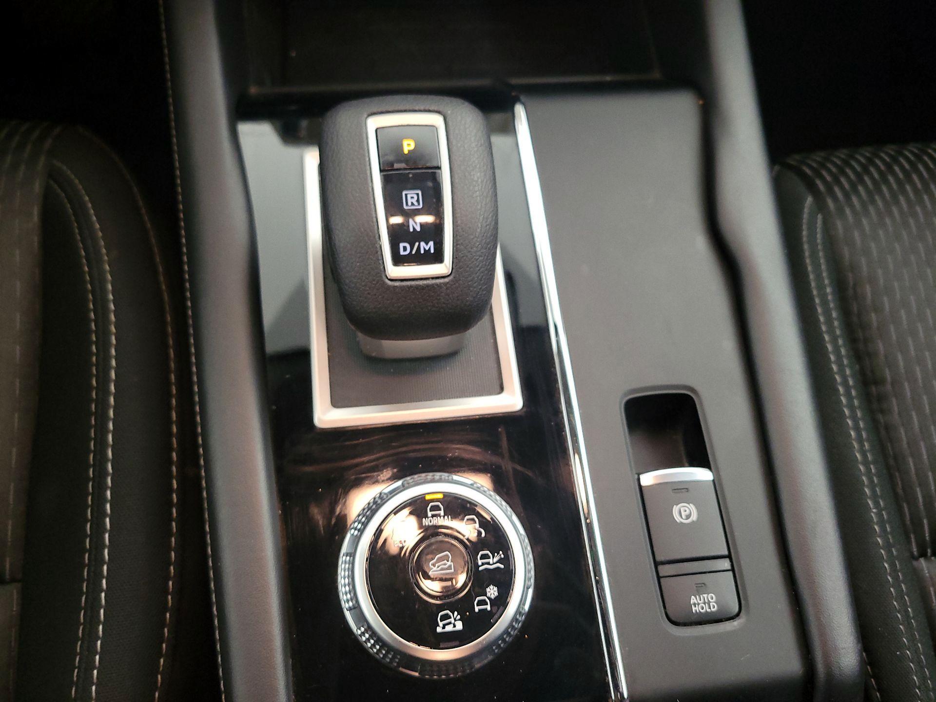 Thumbnail: 2022 Mitsubishi Outlander - 17