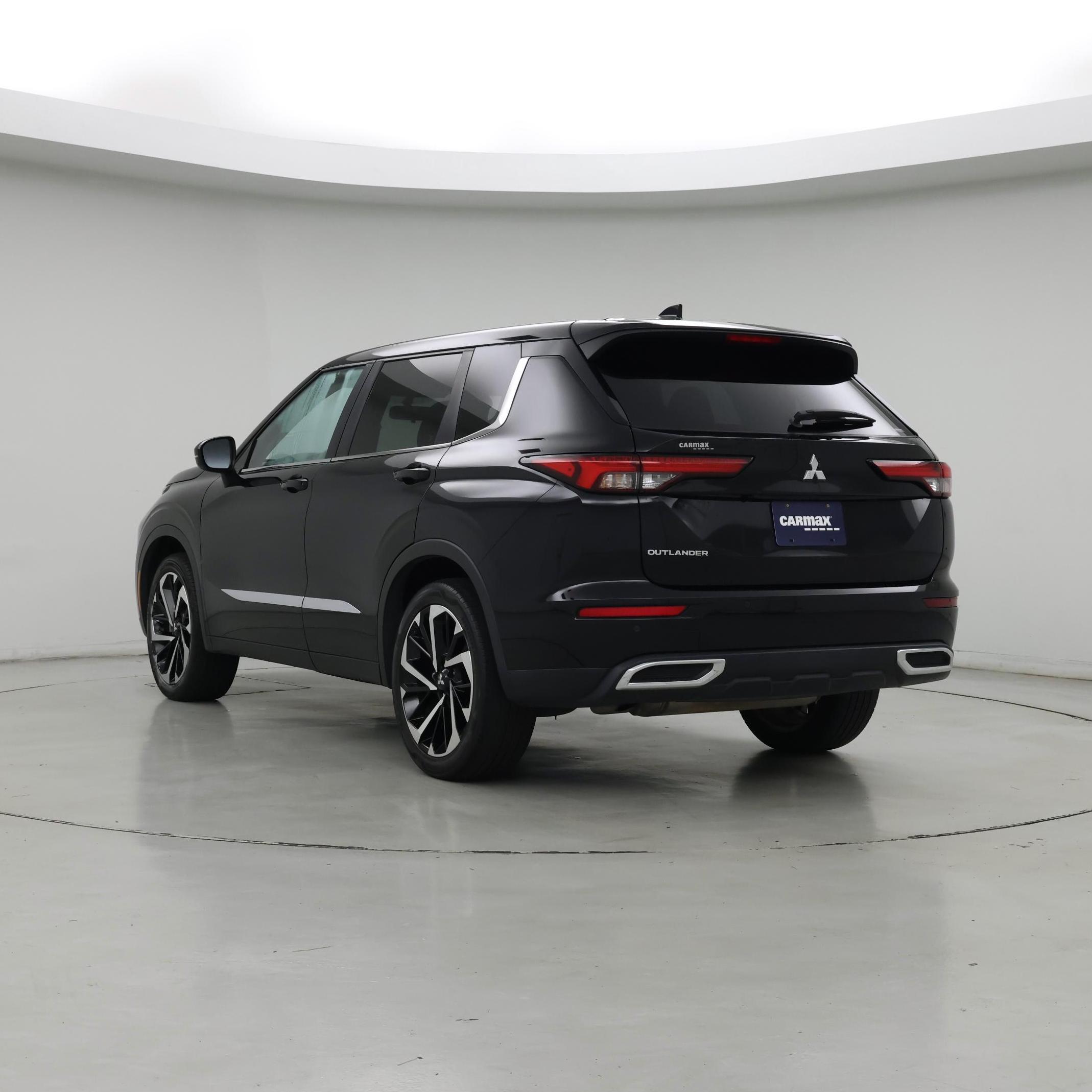 Thumbnail: 2022 Mitsubishi Outlander - 2