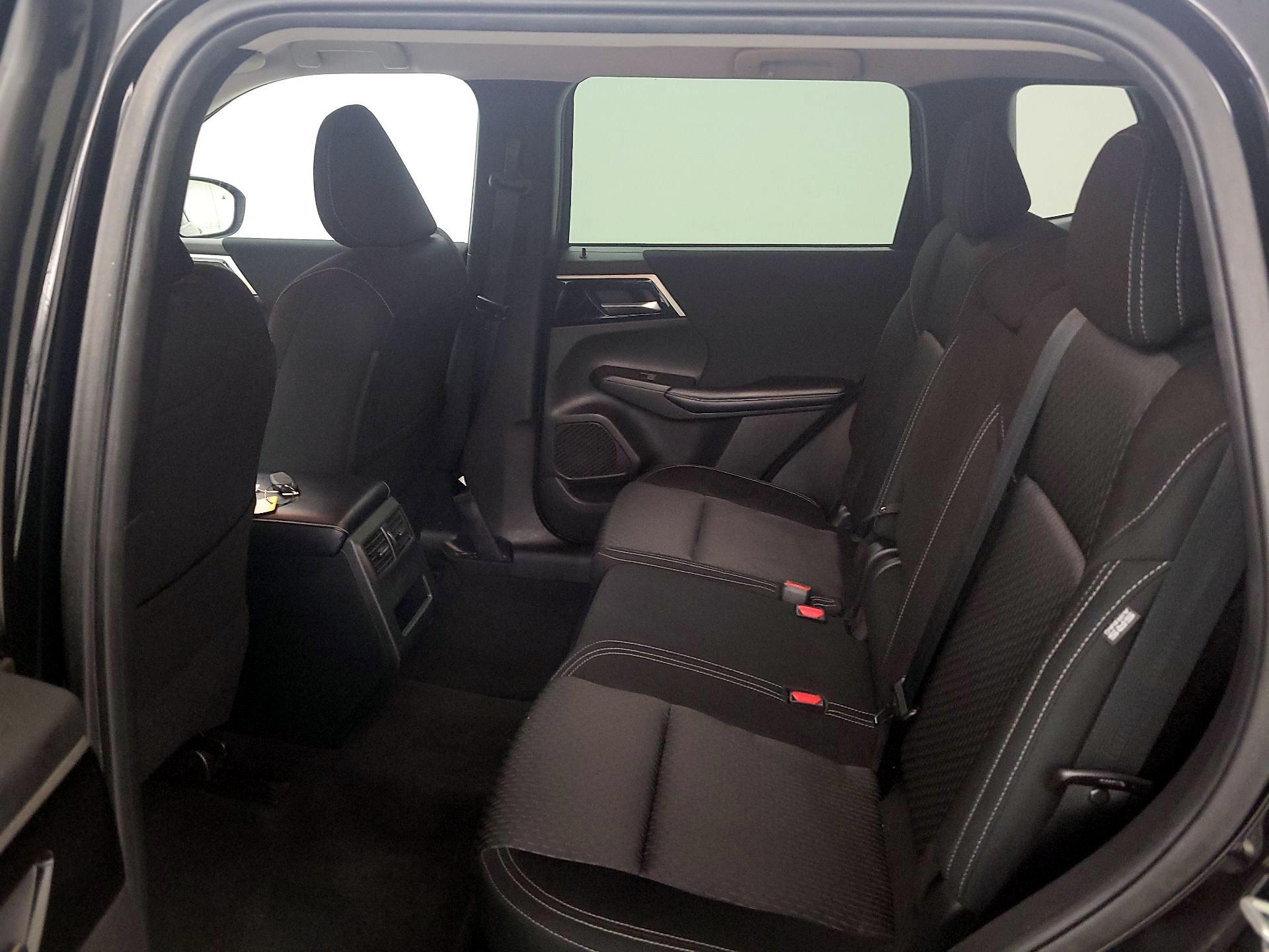 Thumbnail: 2022 Mitsubishi Outlander - 19