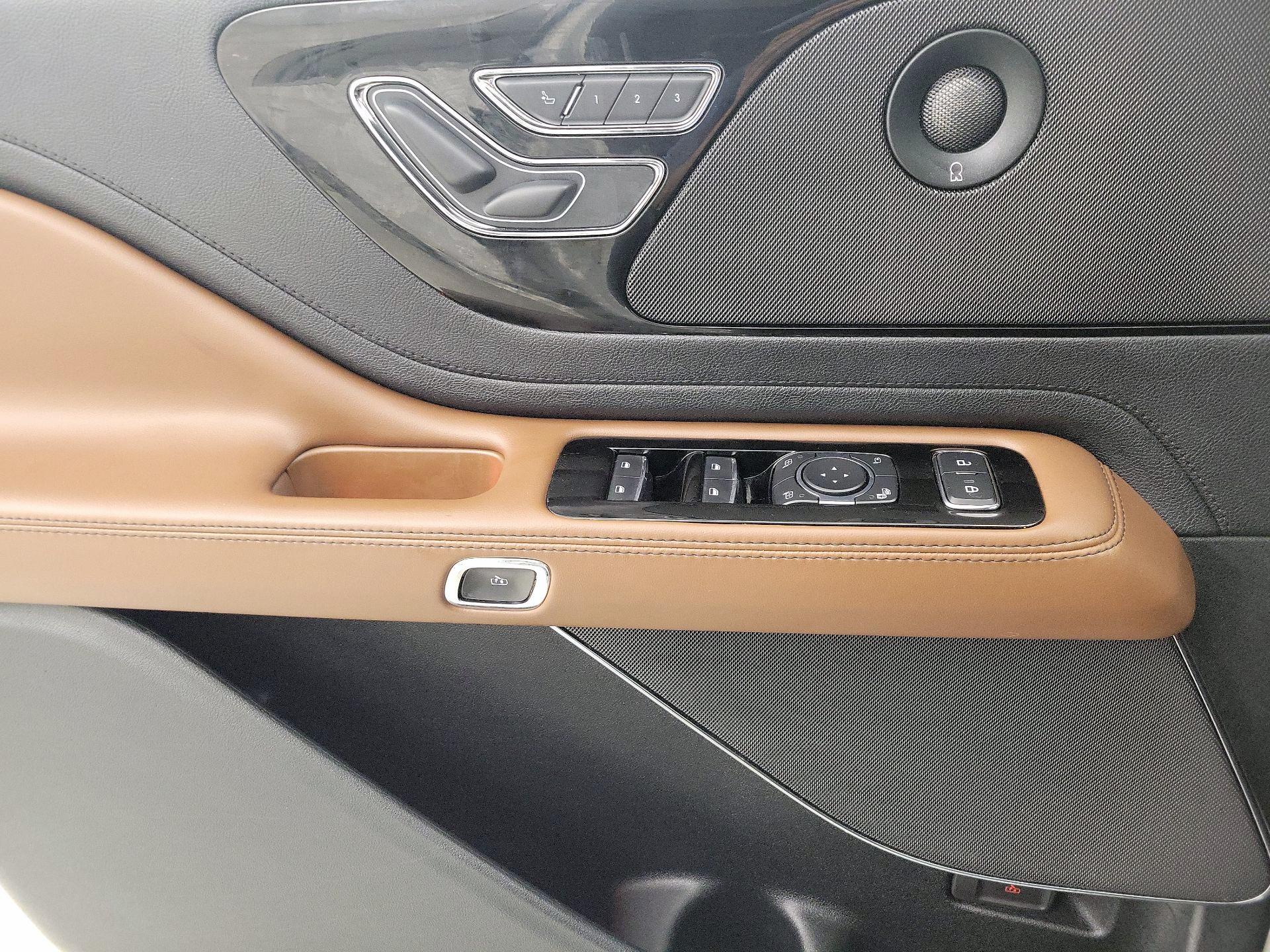 Thumbnail: 2022 Lincoln Aviator - 12